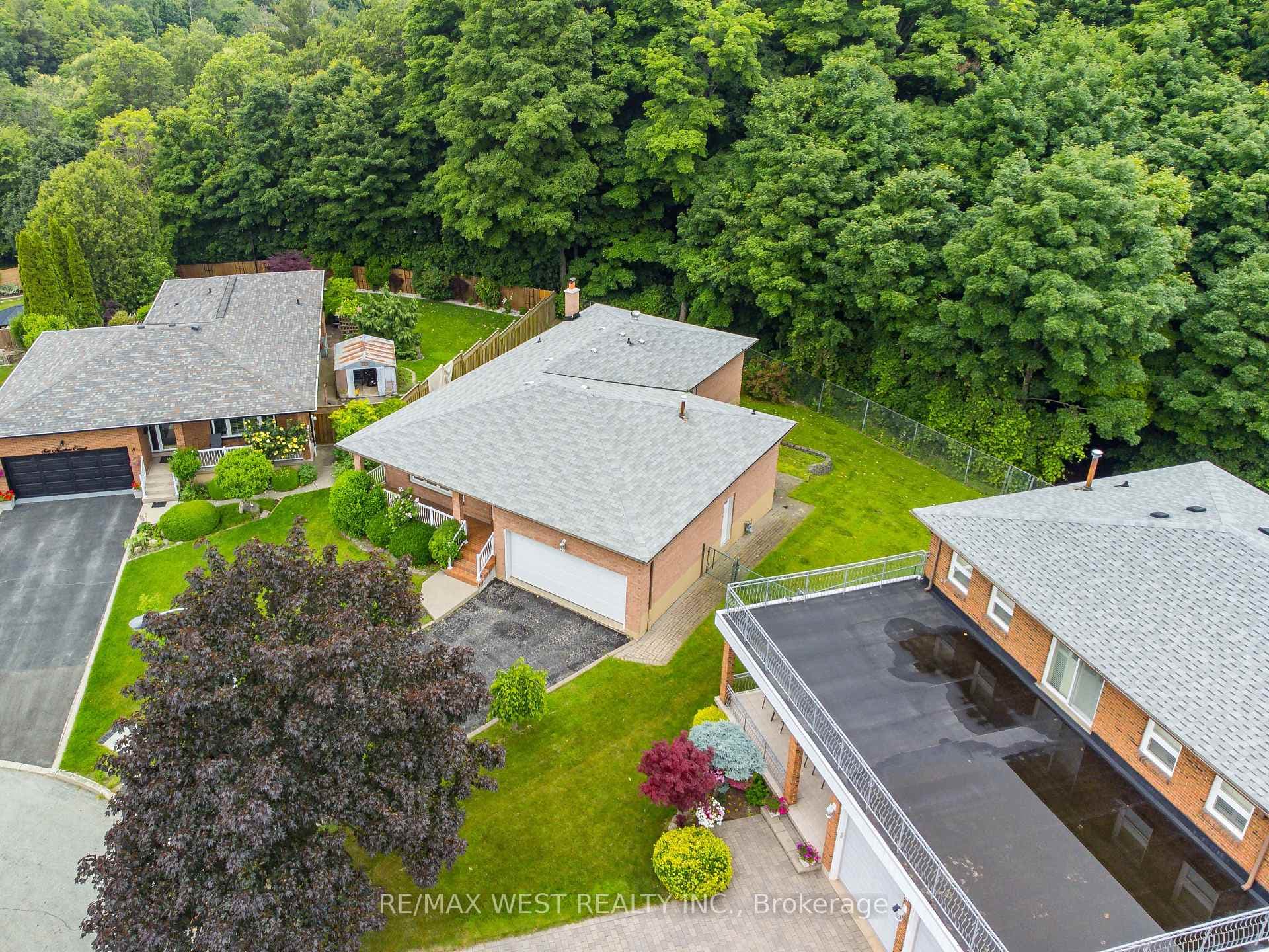8 Marker Court, Toronto W05