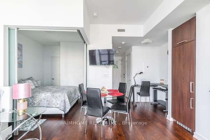 12 York Street Unit 2611, Downtown Toronto / Waterfront, ON M5J 0A9 - Photo 1
