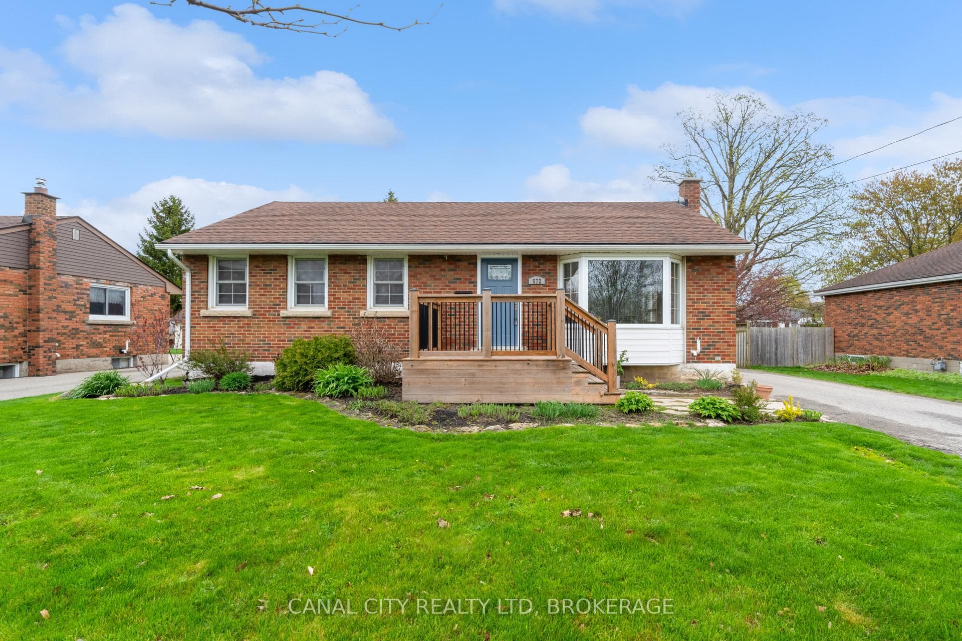 572 Clare Avenue, Welland