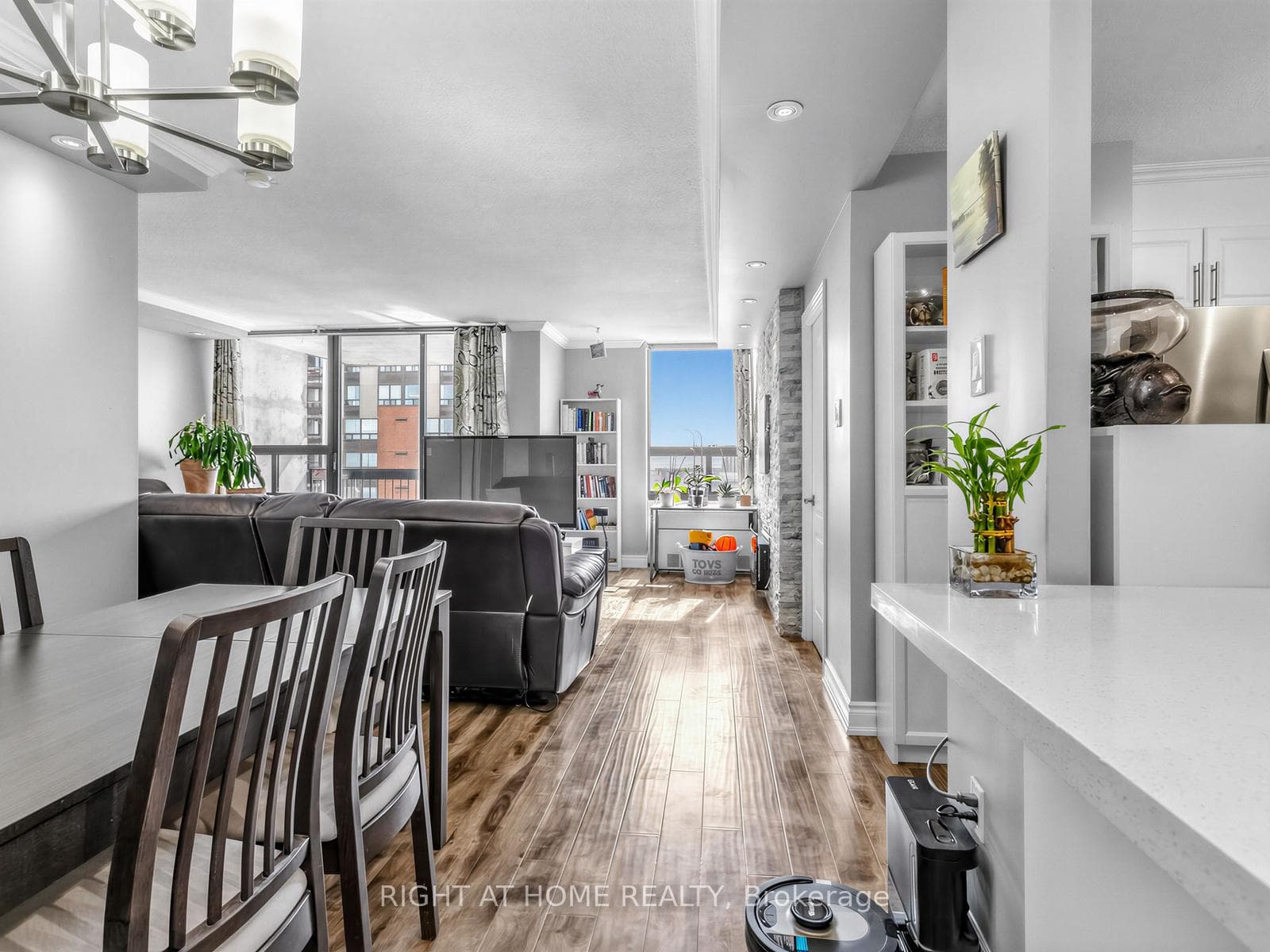 20 Mississauga Valley Boulevard Unit 1509, Mississauga, ON L5A 3S1 - Photo 1