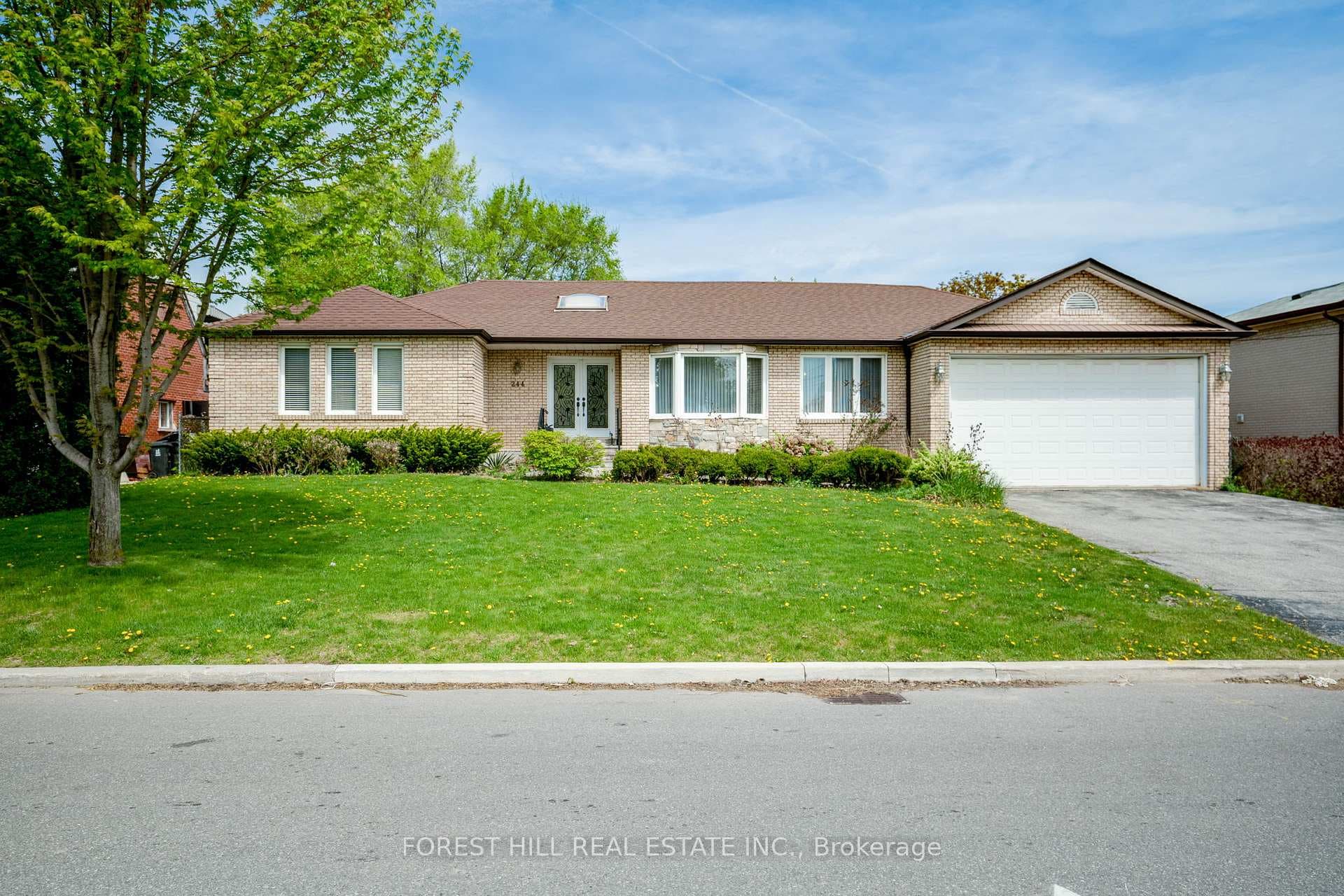 244 Waterloo Avenue, North York (Bathurst Manor / Clanton Park), ON M3H 3Z4 - Photo 1