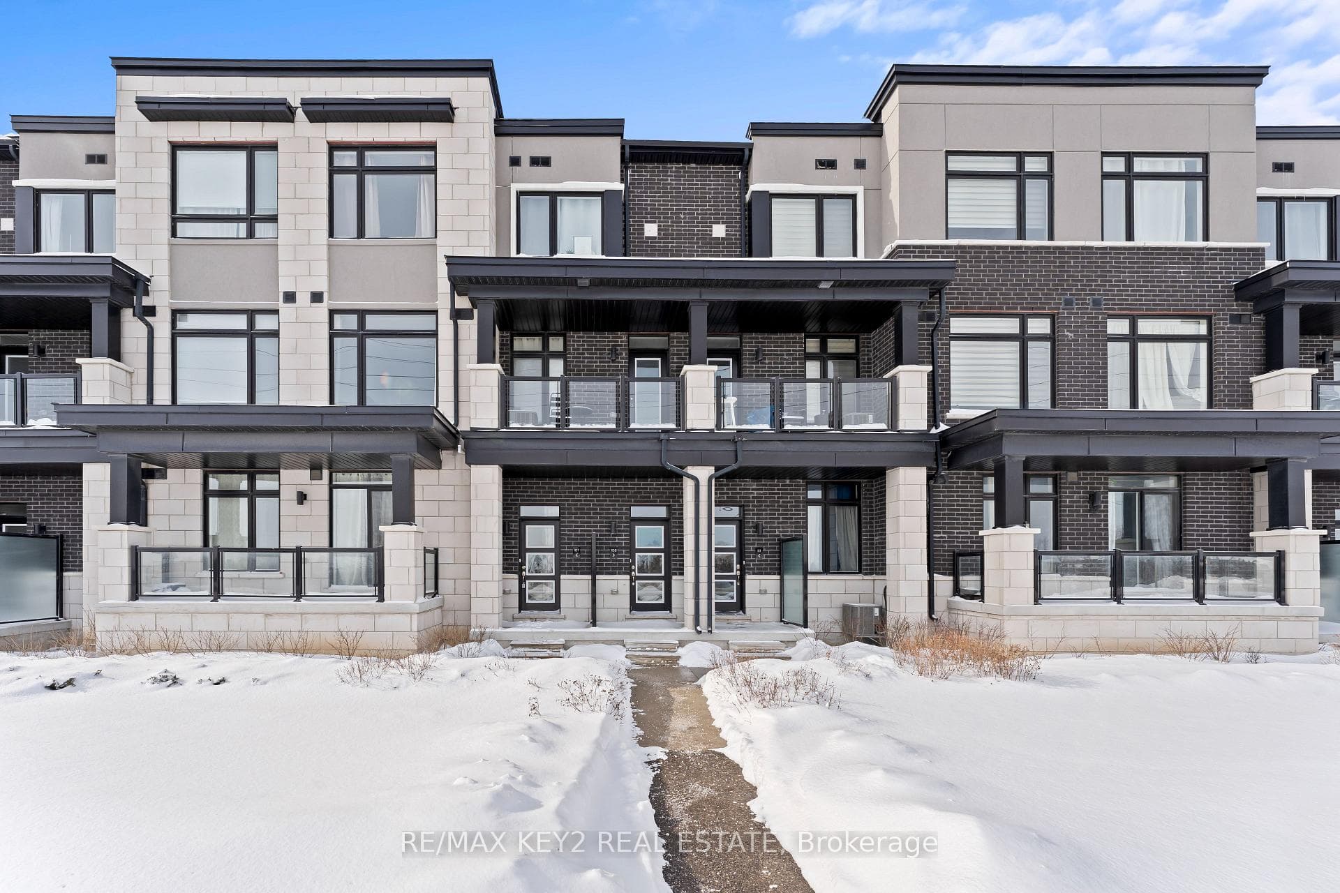 2550 Castlegate Crossing Unit 107, Pickering, ON L1X 0H6 - Photo 1