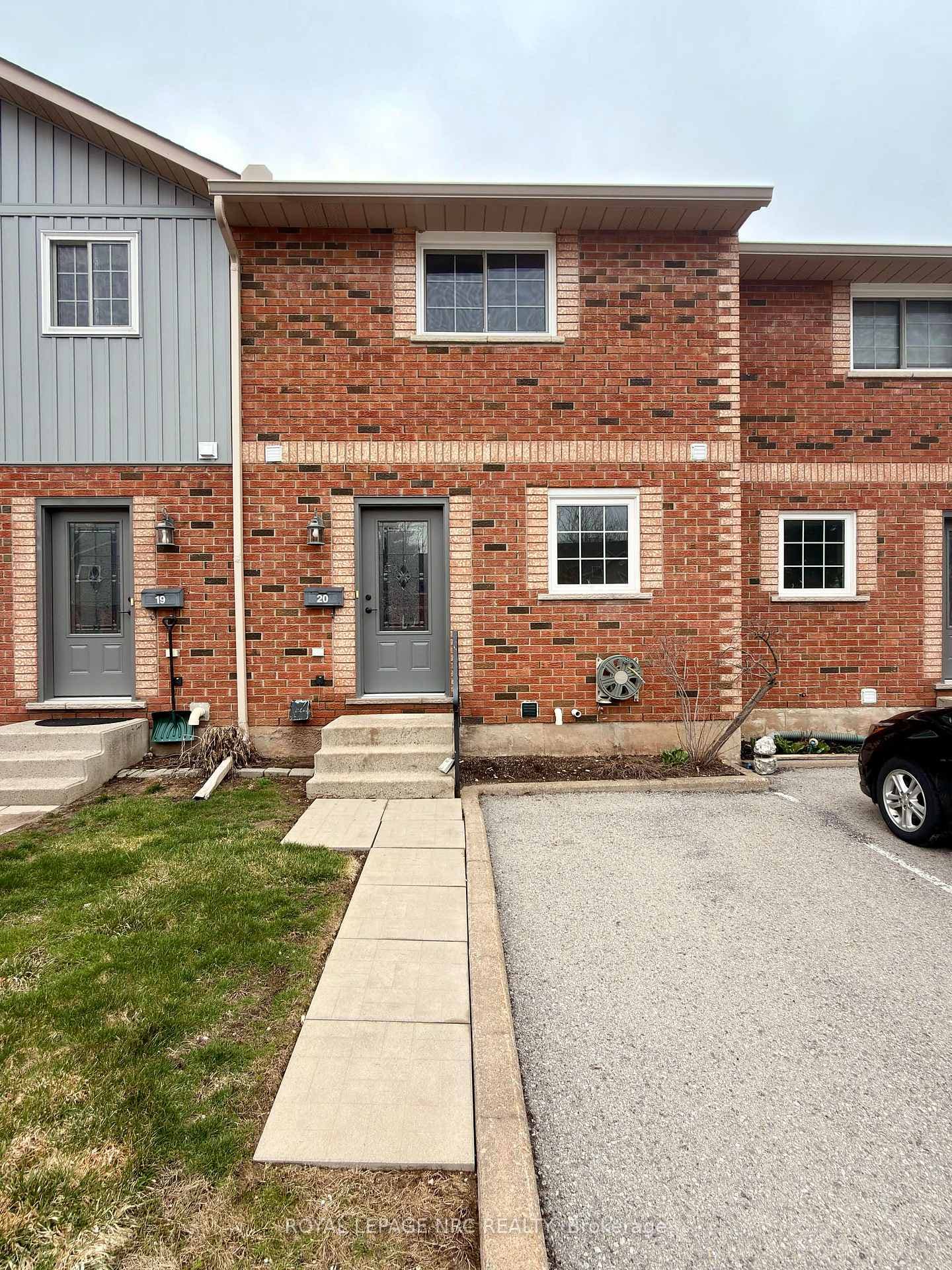 110 Silvan Drive Unit 20, Welland, ON L3C 6Z5 - Photo 1