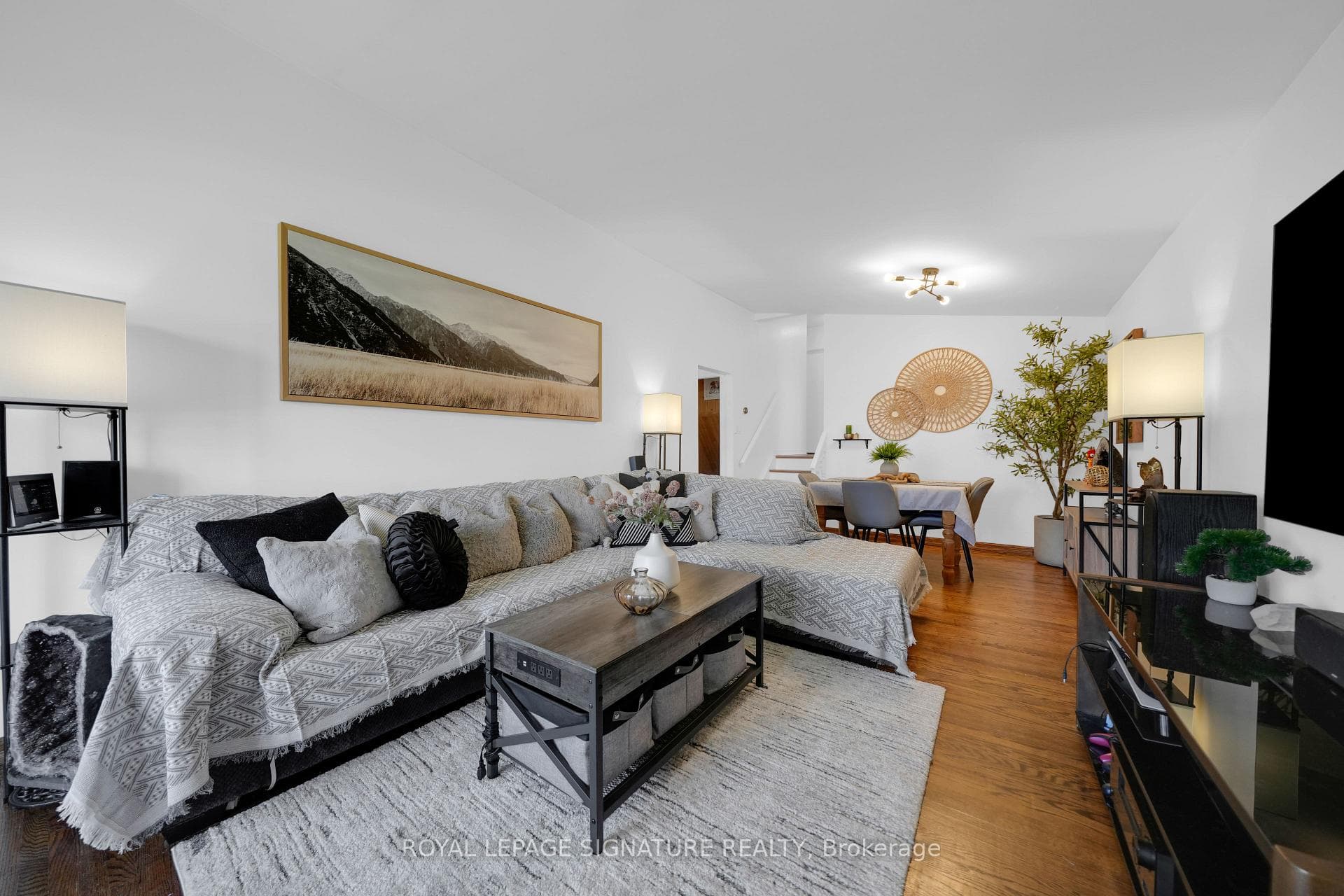 High (Vaulted) Ceilings on Main Floor