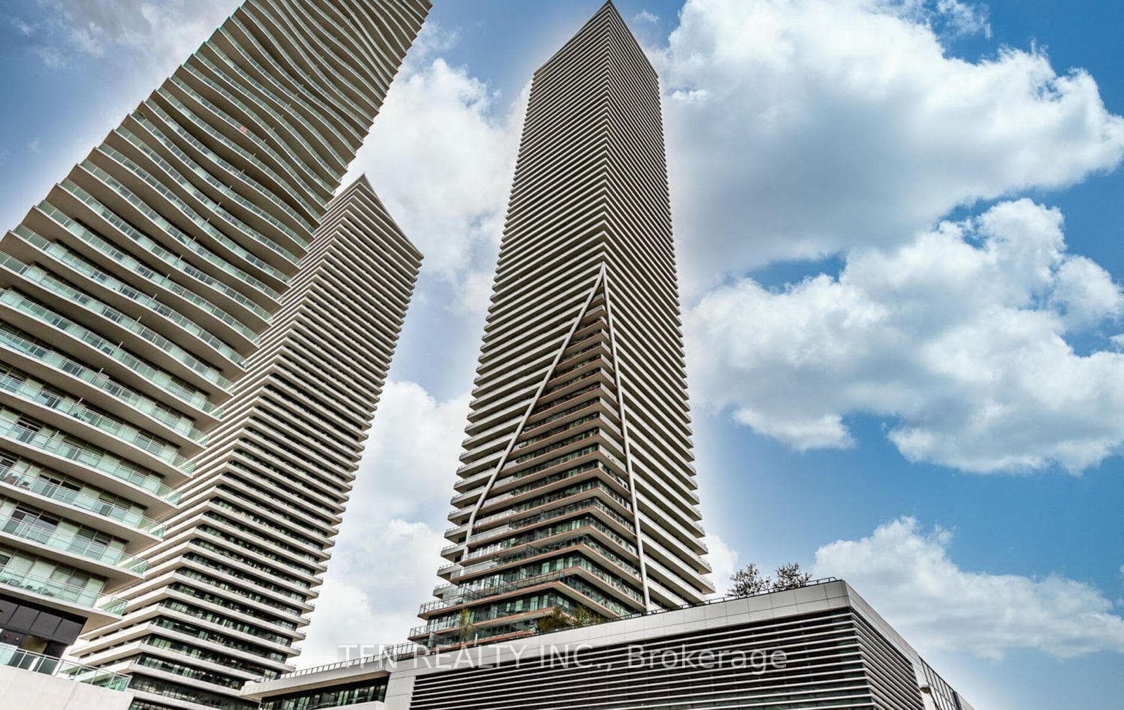 30 Shore Breeze Drive Unit 2722, Liberty Village / Parkdale / South Parkdale, ON M8V 0J1 - Photo 1