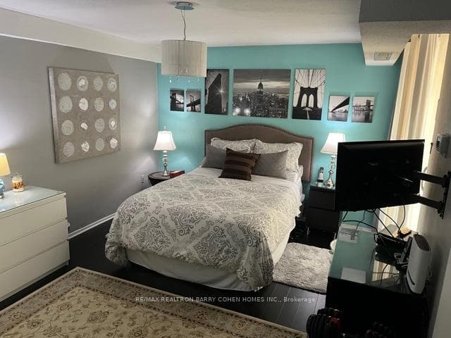 150 Neptune Drive Unit 304, Lawrence Park / Bedford Park, ON M6A 2Y9 - Photo 1