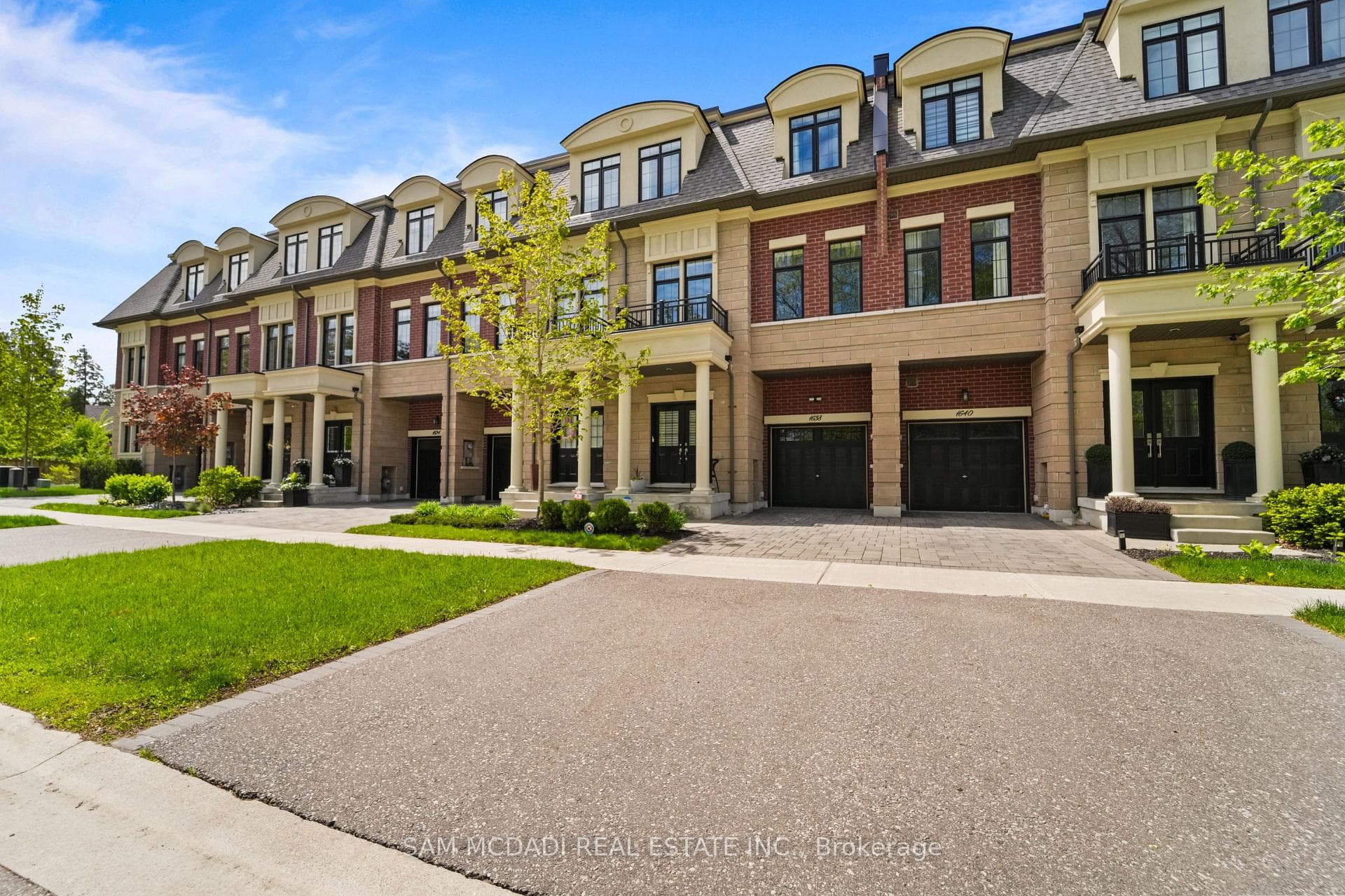 1638 Crestview Avenue, Mississauga, ON L5G 0C3 - Photo 1