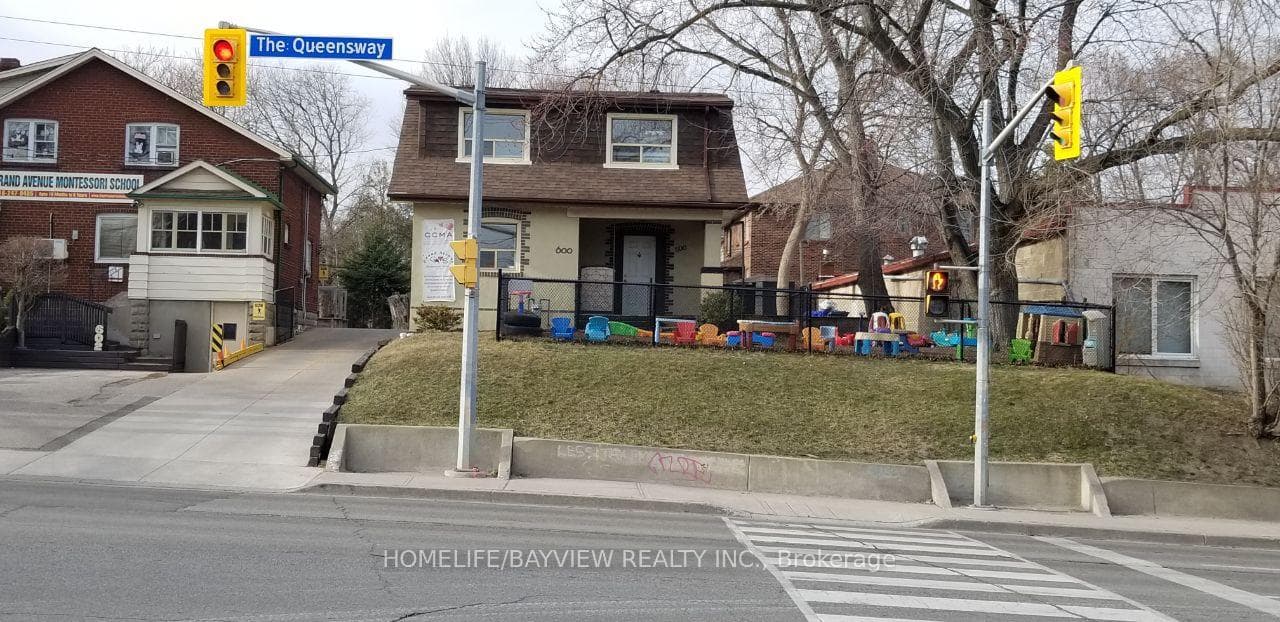 600 The Queensway Toronto W7 Way, Corso Italia / Dufferin Grove, ON M8Y 1K1 - Photo 1