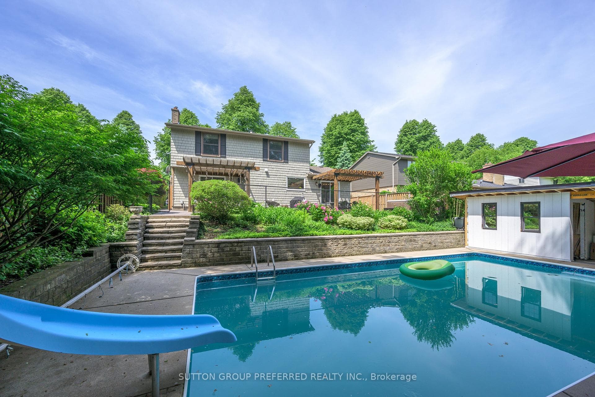 111 Applewood Crescent, London South