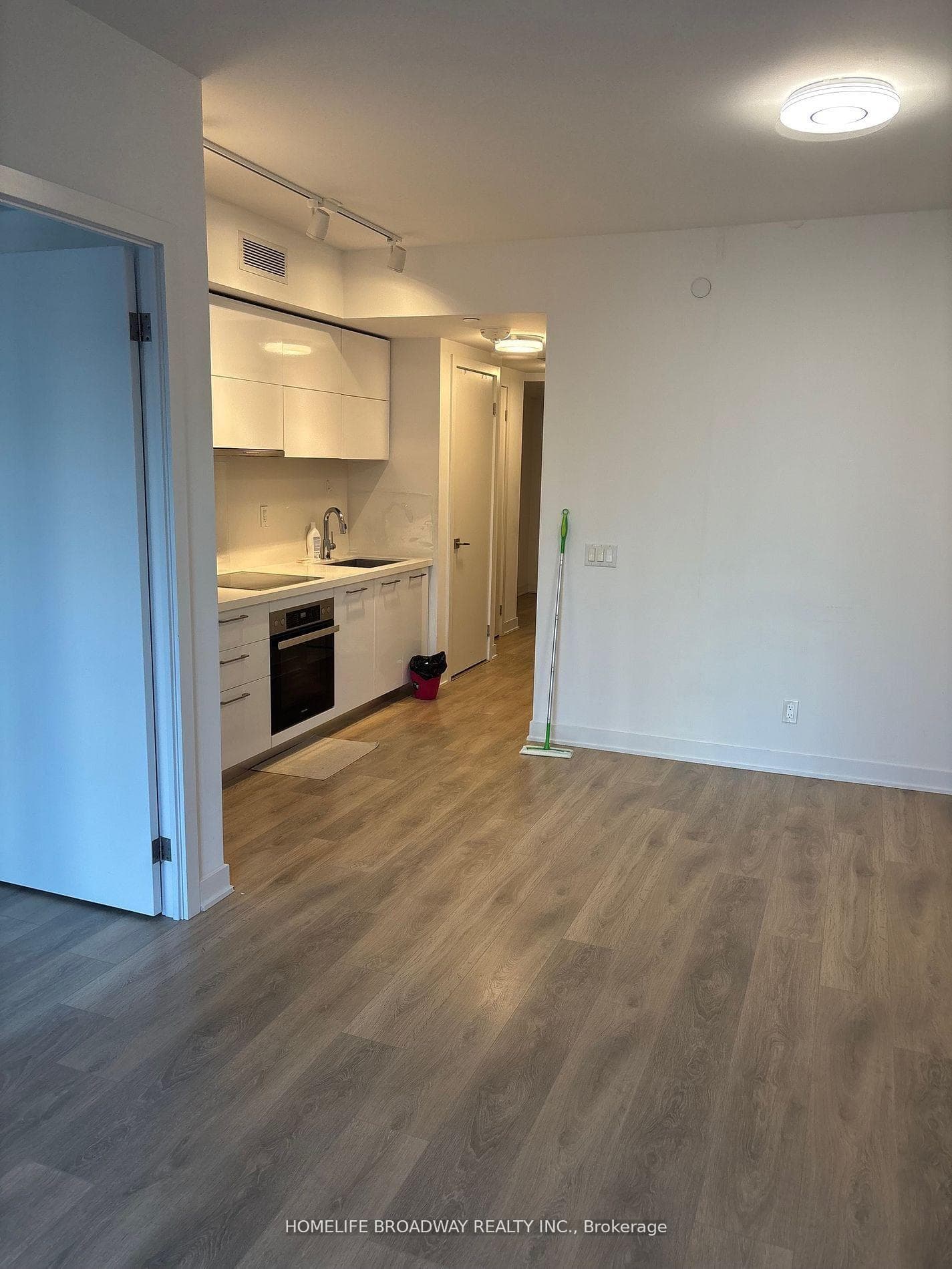 188 Cumberland Street Unit 803, Annex / Yorkville / Summerhill, ON M5R 0B6 - Photo 1