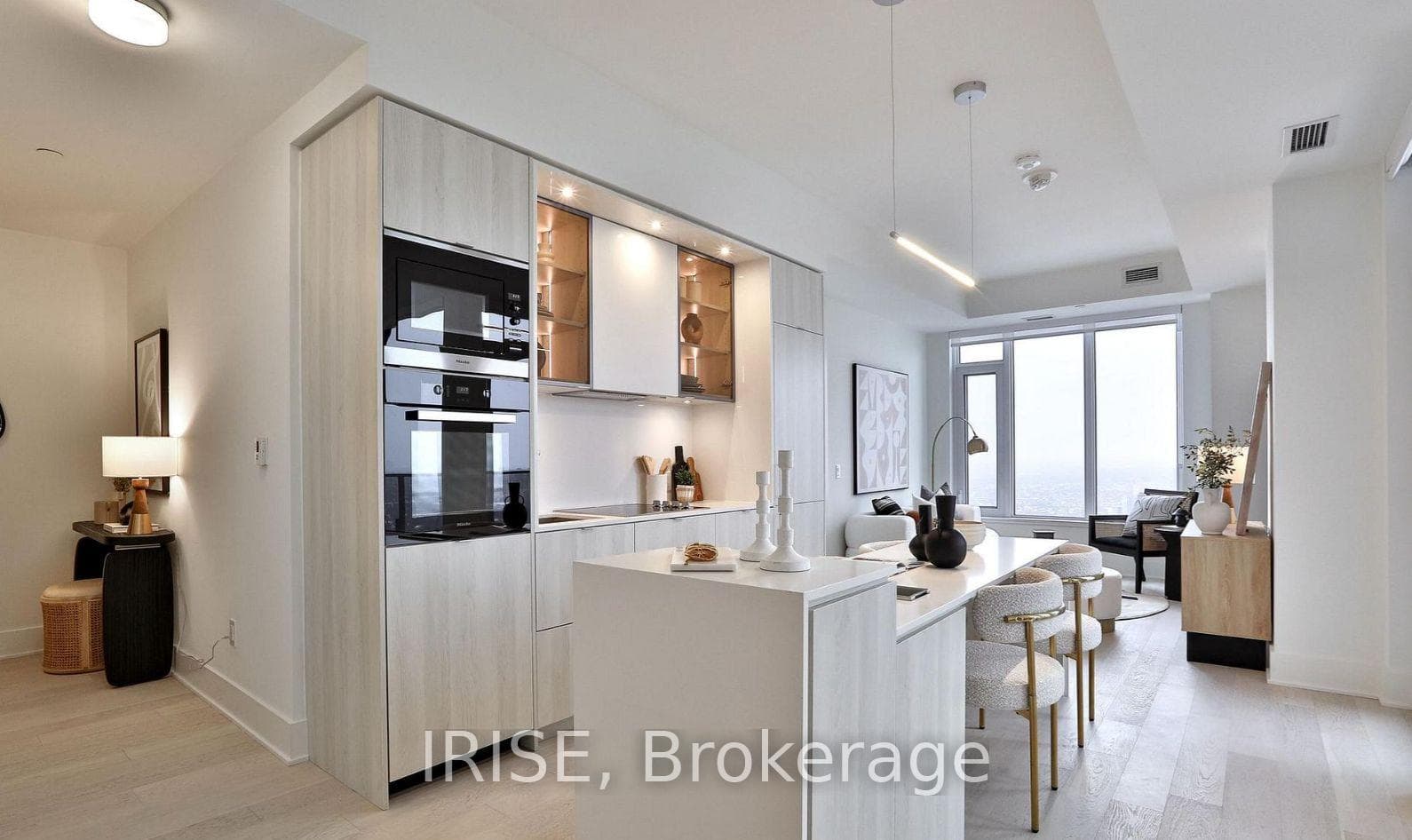 11 Yorkville Avenue Unit 5702, Toronto C02