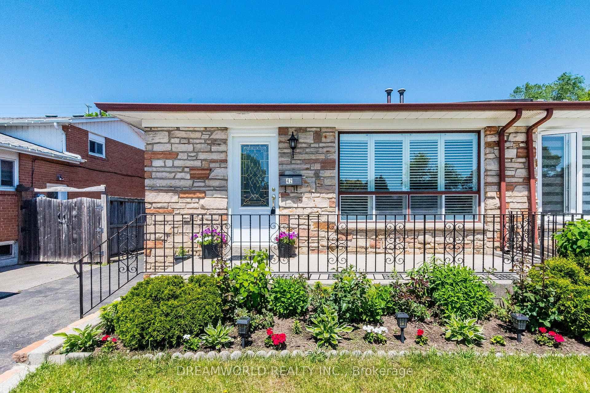 42 Northwood Drive, Brampton, ON L6X 2L2 - Photo 1