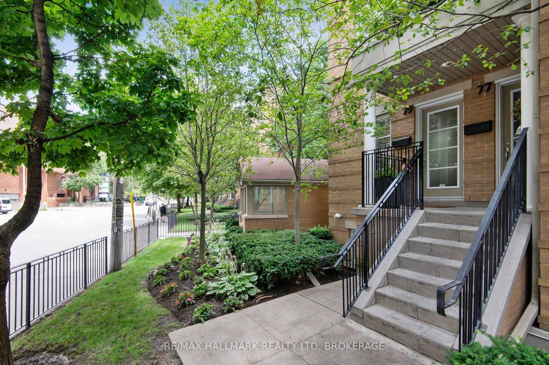 79 Pleasant Boulevard, Toronto C09