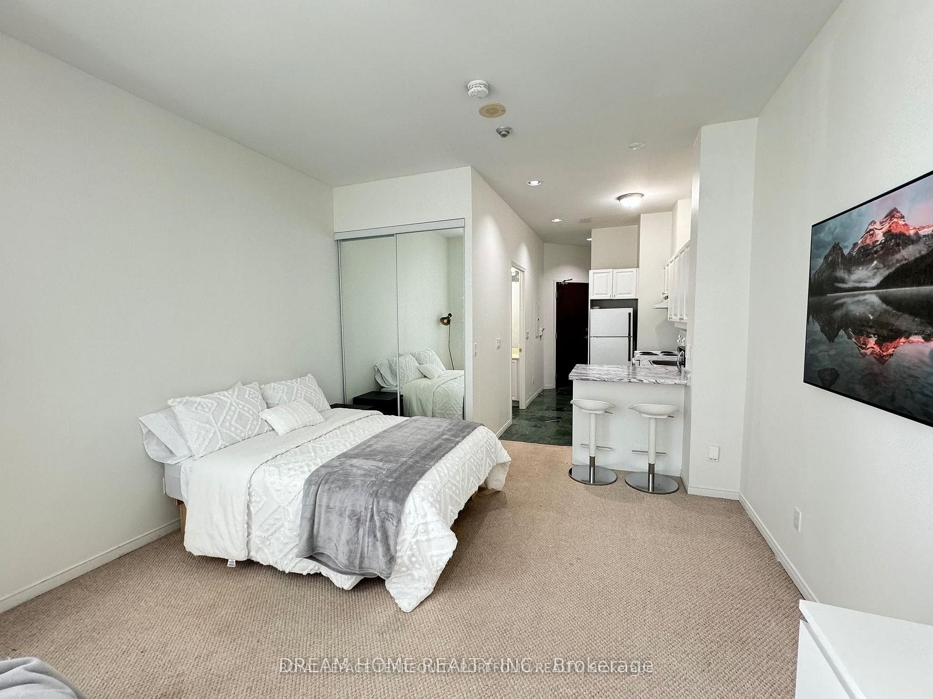 7 King Street Unit 1709, Regent Park / Cabbagetown / St. James Town, ON M5C 3C5 - Photo 1