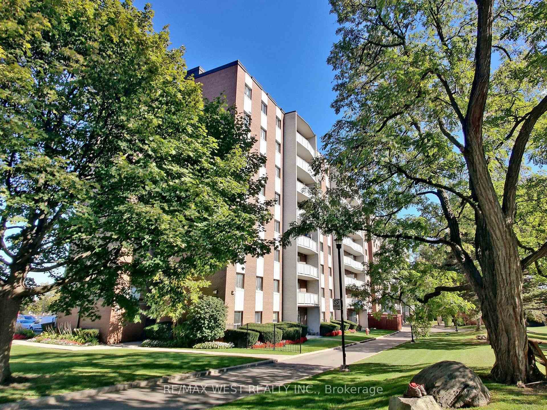 1660 Bloor Street Unit 310, Mississauga, ON L4X 1R9 - Photo 1