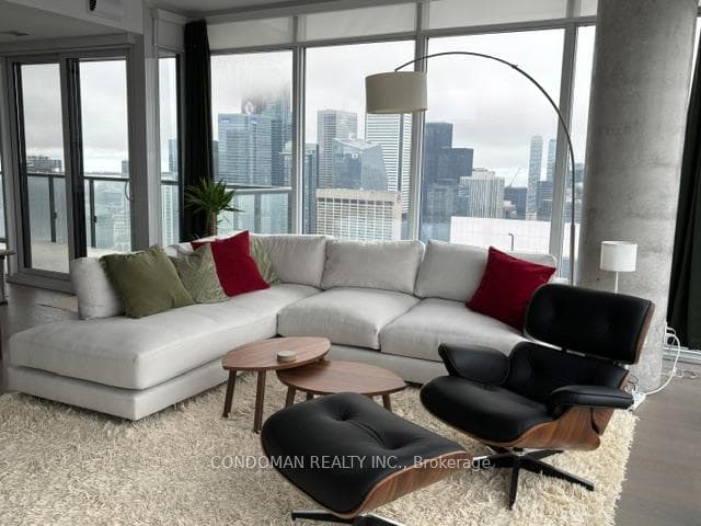 488 University Avenue Unit 4210, Toronto C01