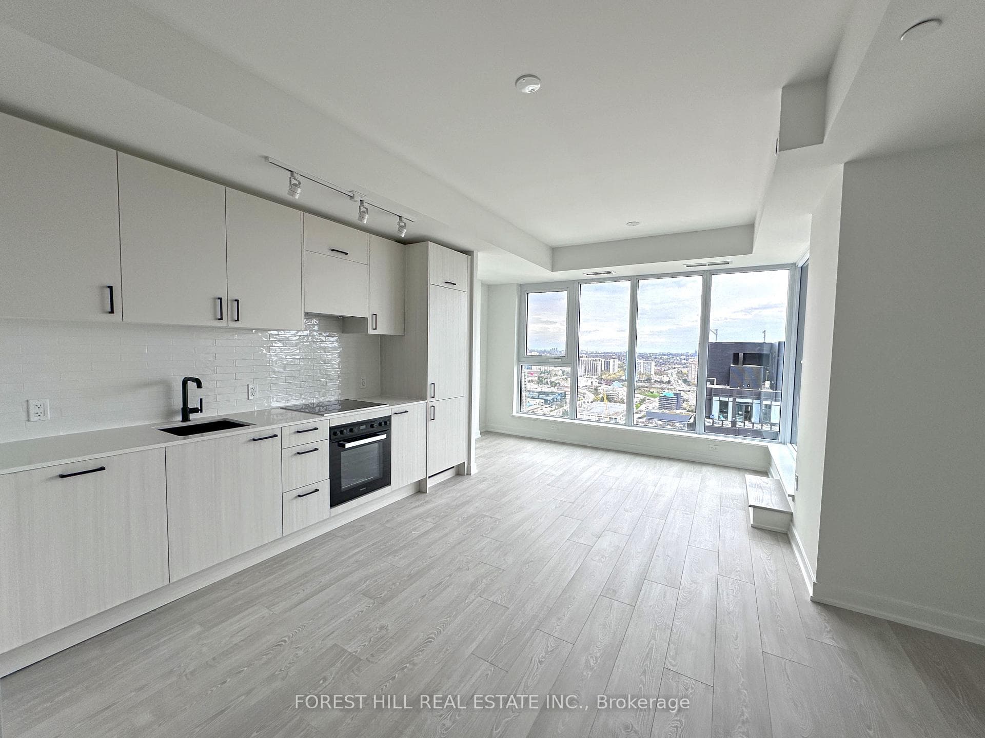 1 Quarrington Lane Unit 3810, Don Mills / Parkwoods / Victoria Village, ON M3C 0S4 - Photo 1