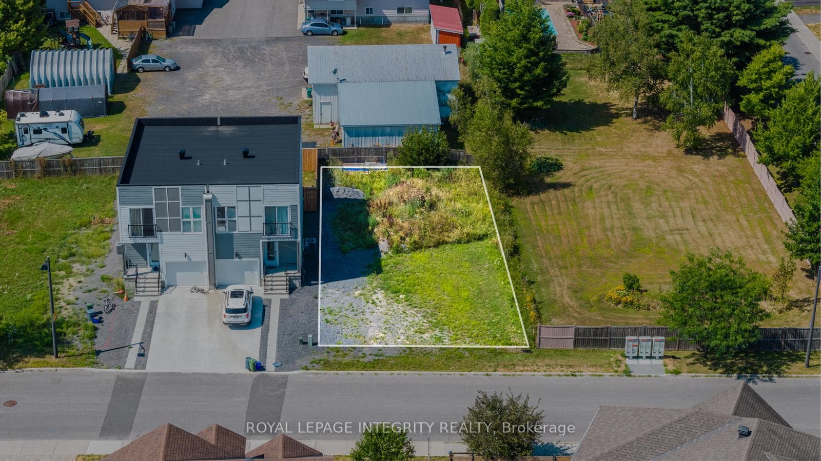 877B CONTOUR Street, Orleans - Convent Glen and Area, ON K1W 1G2 - Photo 1