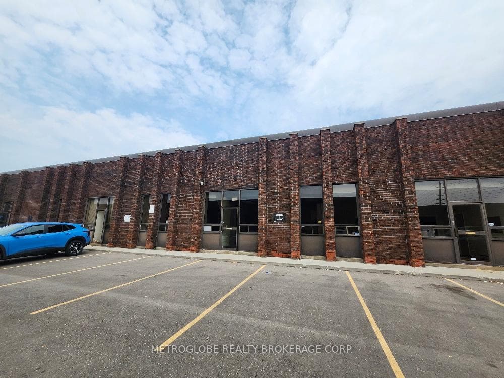 1655 Sismet Road Unit 8, Mississauga, ON L4W 1Z4 - Photo 1