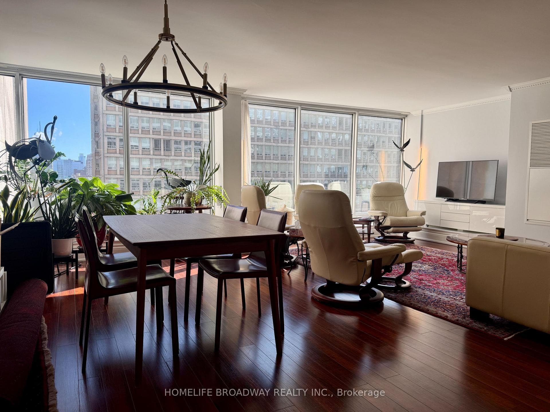 110 Bloor Street Unit 601, Annex / Yorkville / Summerhill, ON M5S 2W7 - Photo 1
