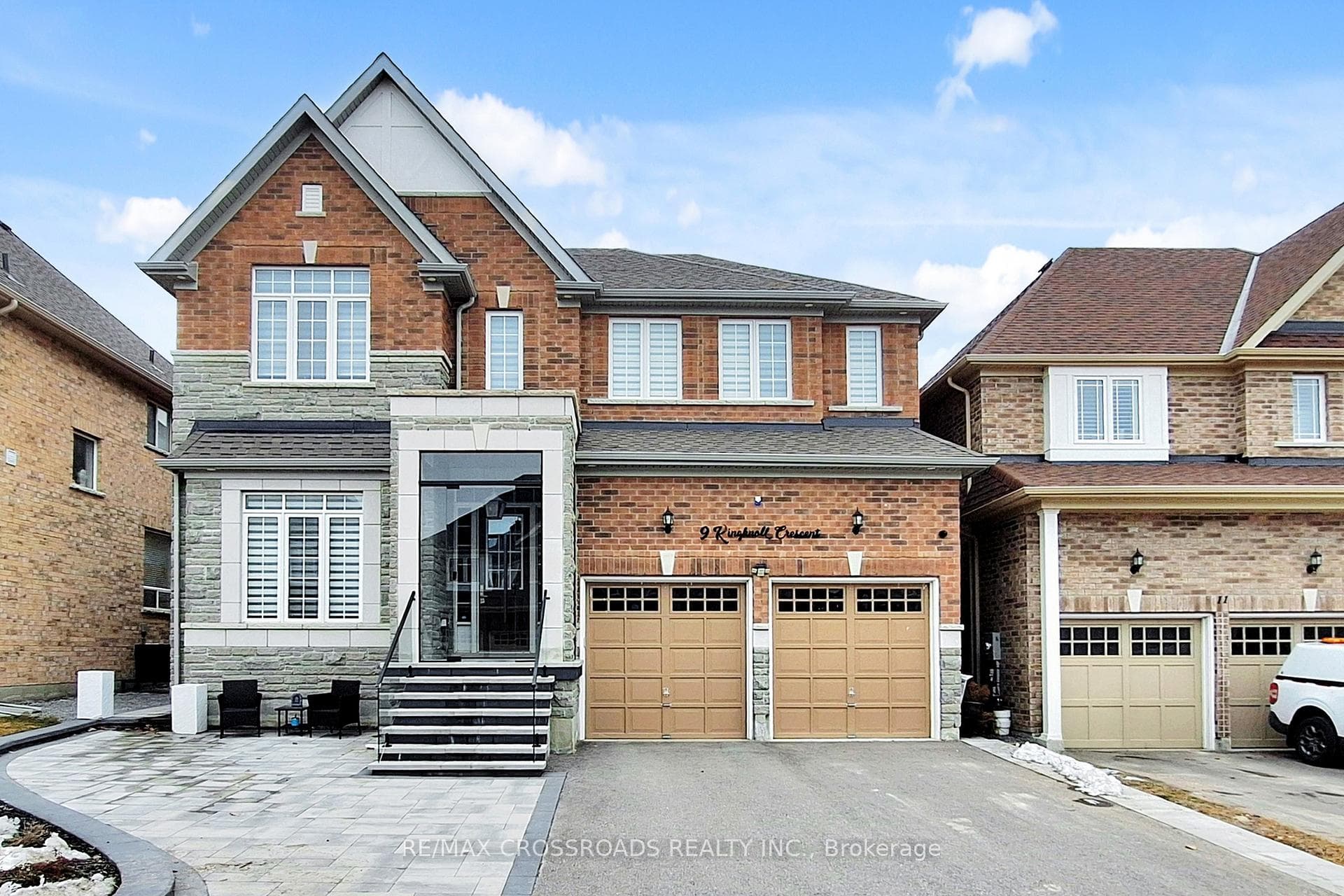 9 KINGKNOLL Crescent, Georgina, ON L4P 0H6 - Photo 1