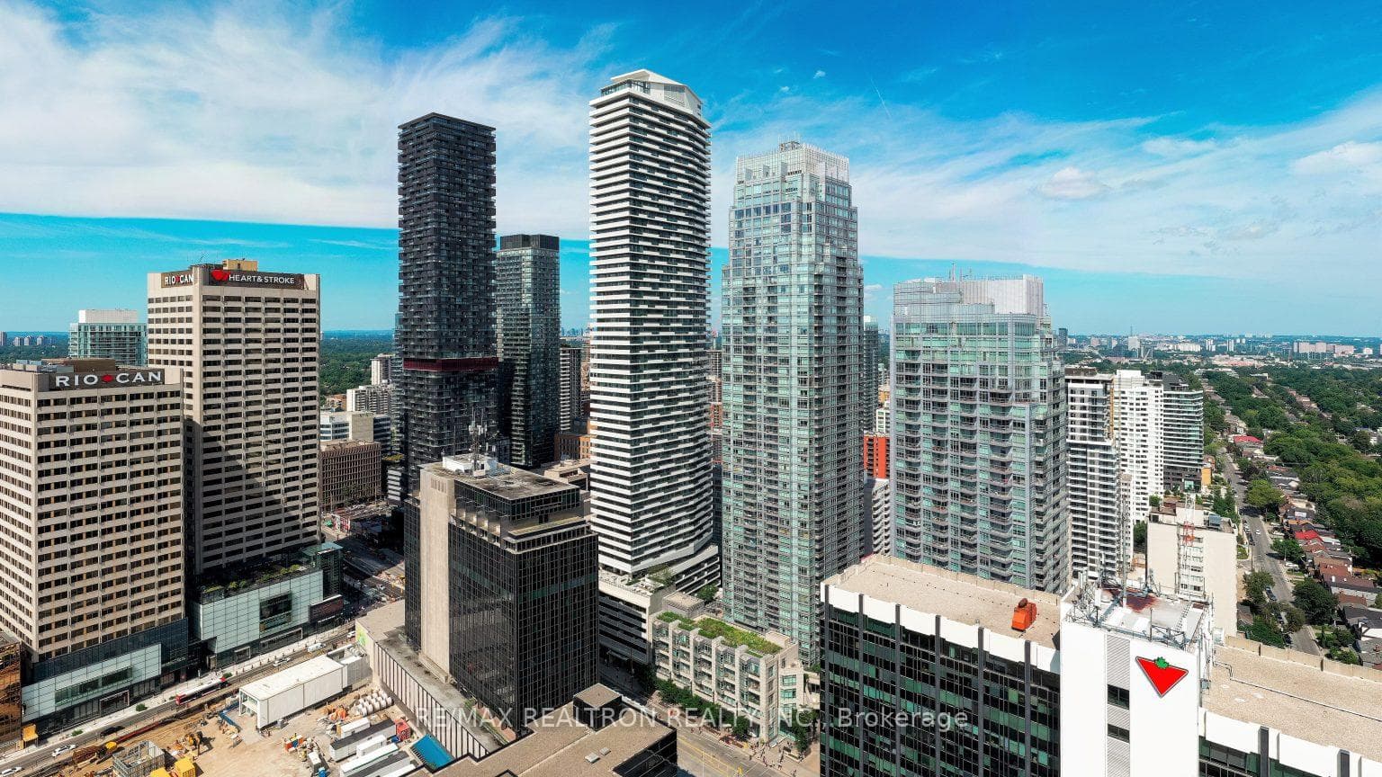 2221 Yonge Street Unit 4710, Leaside / Davisville, ON M4S 2B4 - Photo 1