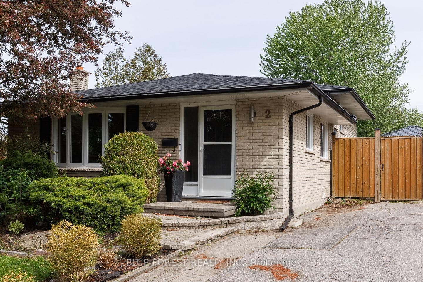 2 Surrey Crescent, London South, ON N6E 1T6 - Photo 1