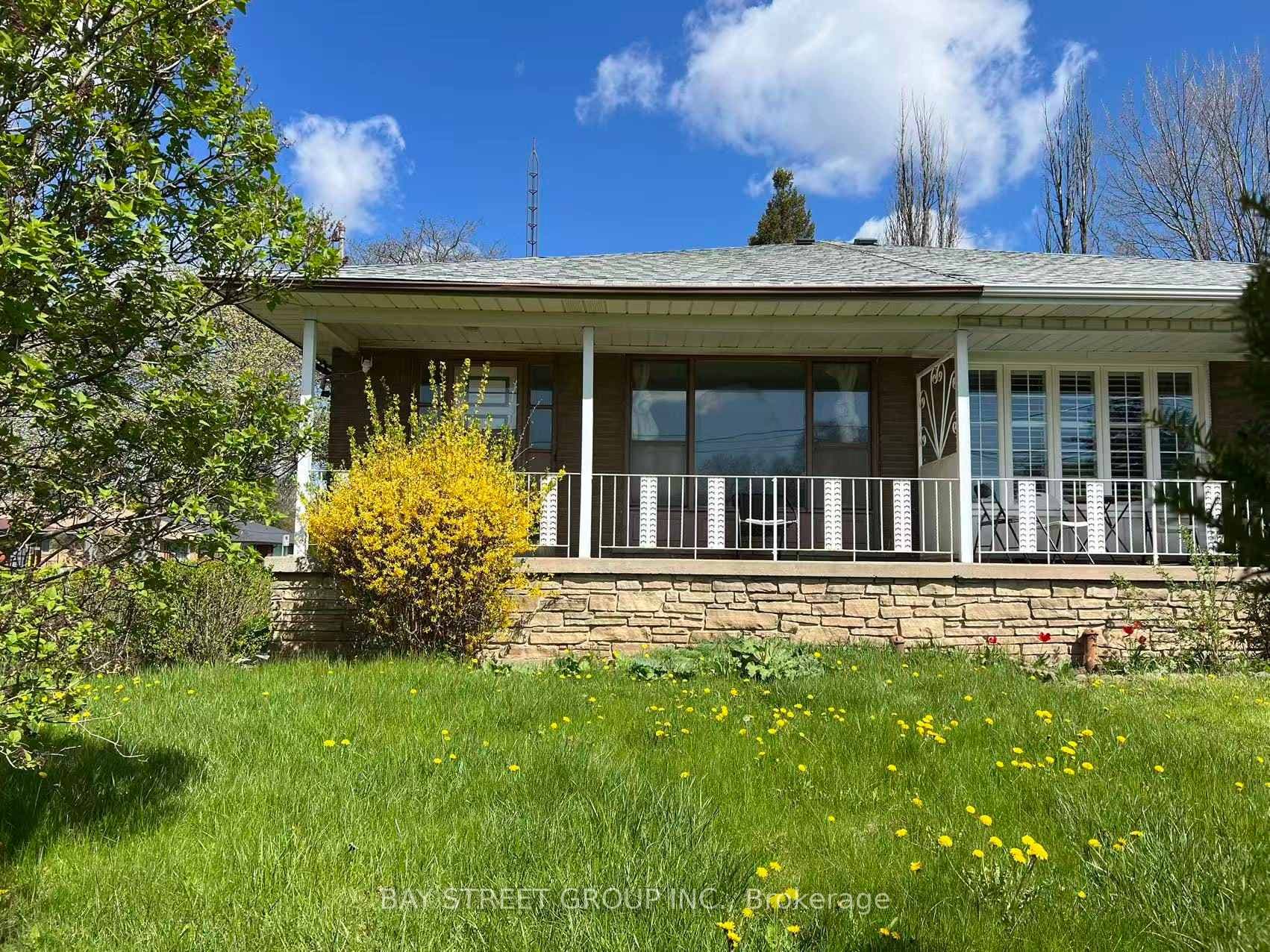 2 Slidell Crescent, Don Mills / Parkwoods / Victoria Village, ON M3A 2C4 - Photo 1