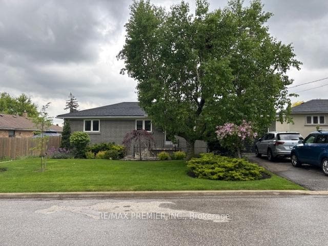 4 Weldon Court, York / Weston, ON M6L 1V5 - Photo 1