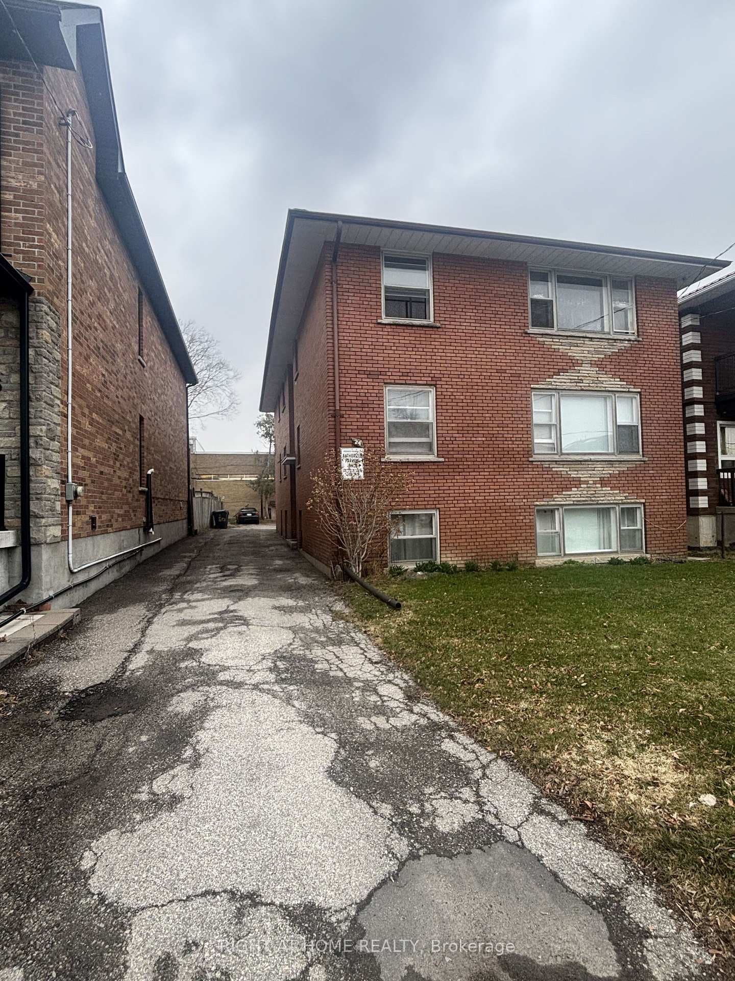 24 VANEVERY Street Unit 6, Liberty Village / Parkdale / South Parkdale, ON M8V 1Y6 - Photo 1