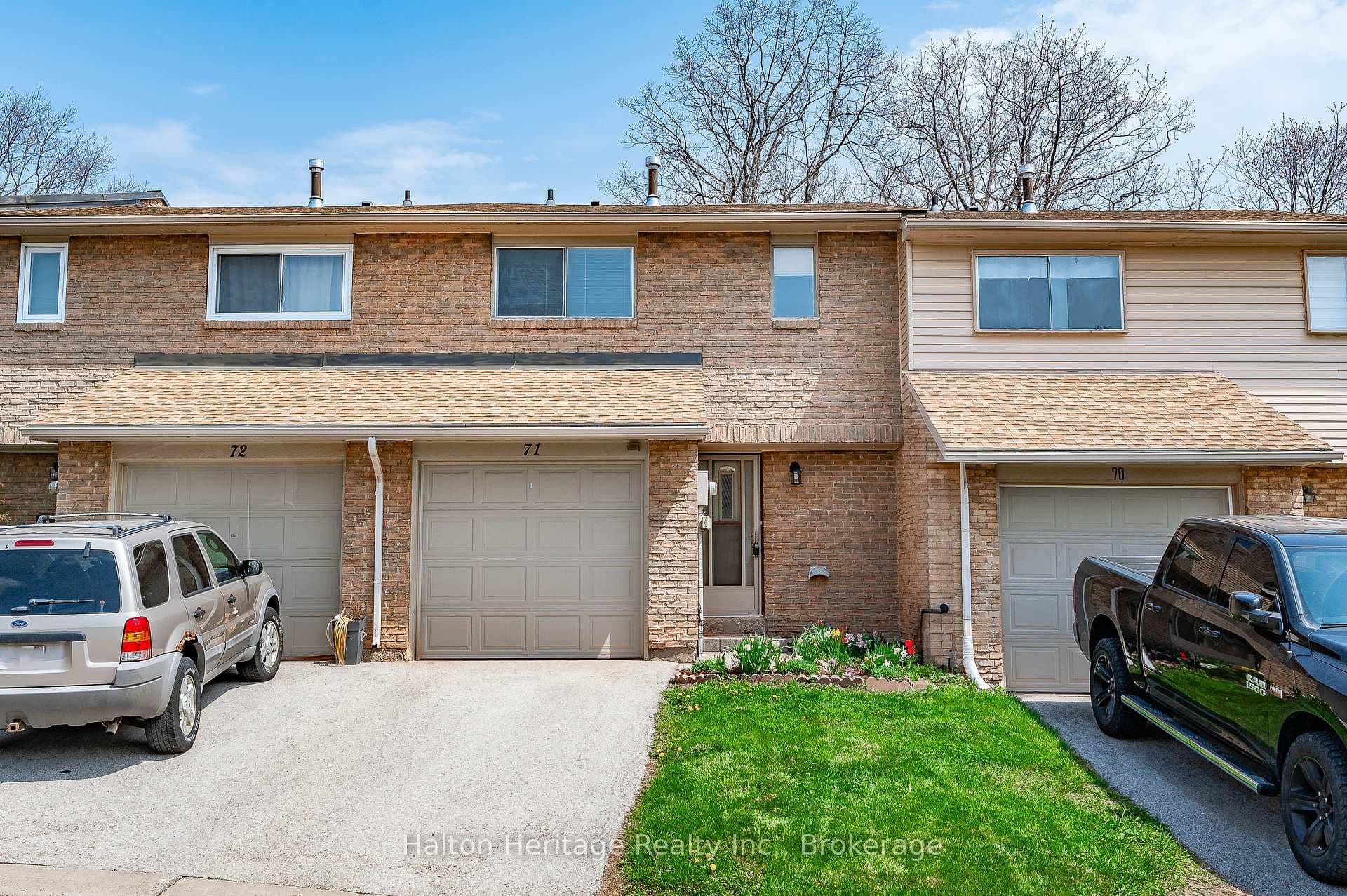 1556 Lancaster Drive Unit 71, Oakville, ON L6H 2Z4 - Photo 1