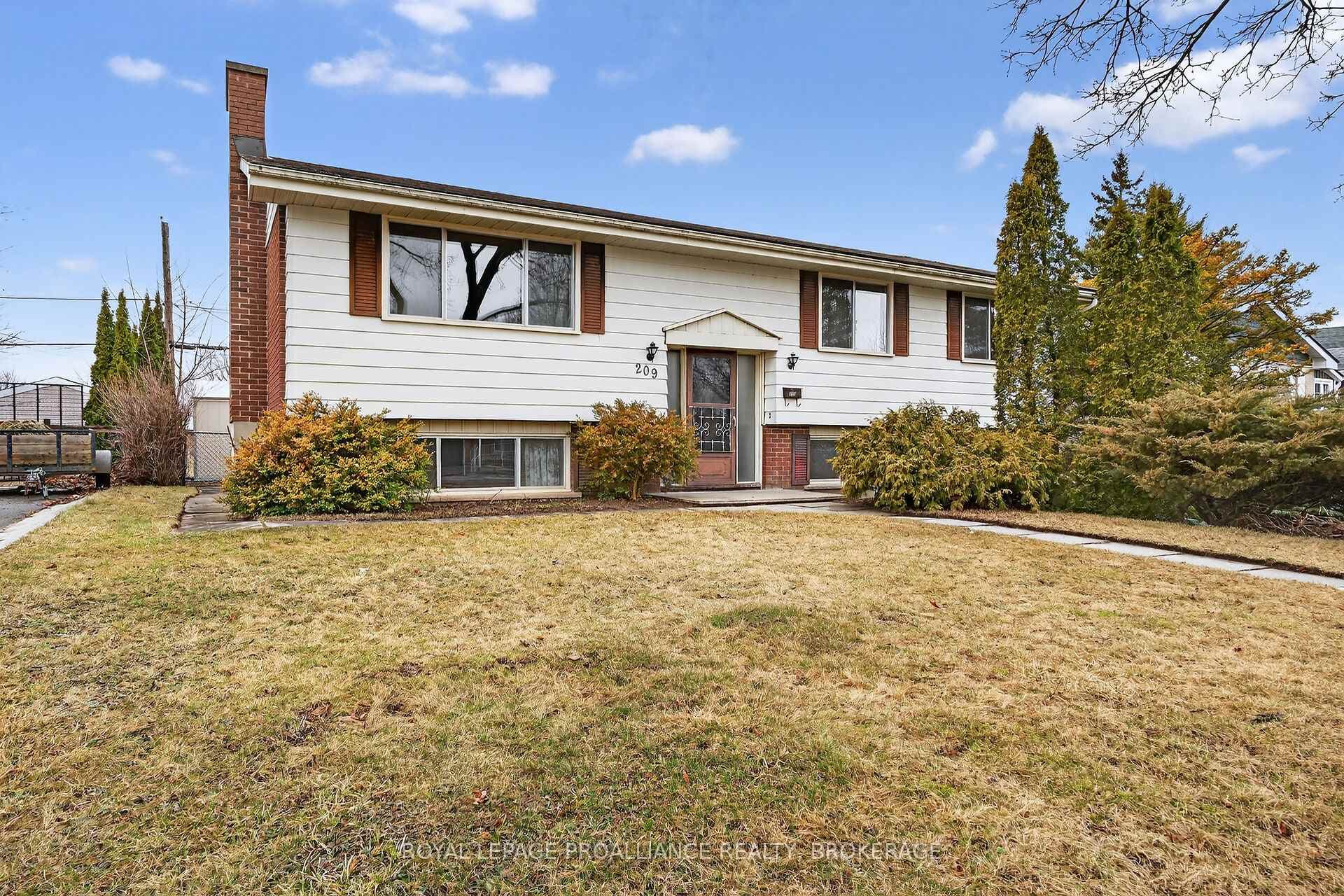 209 Glen Castle Road, Kingston, ON K7M 4N7 - Photo 1