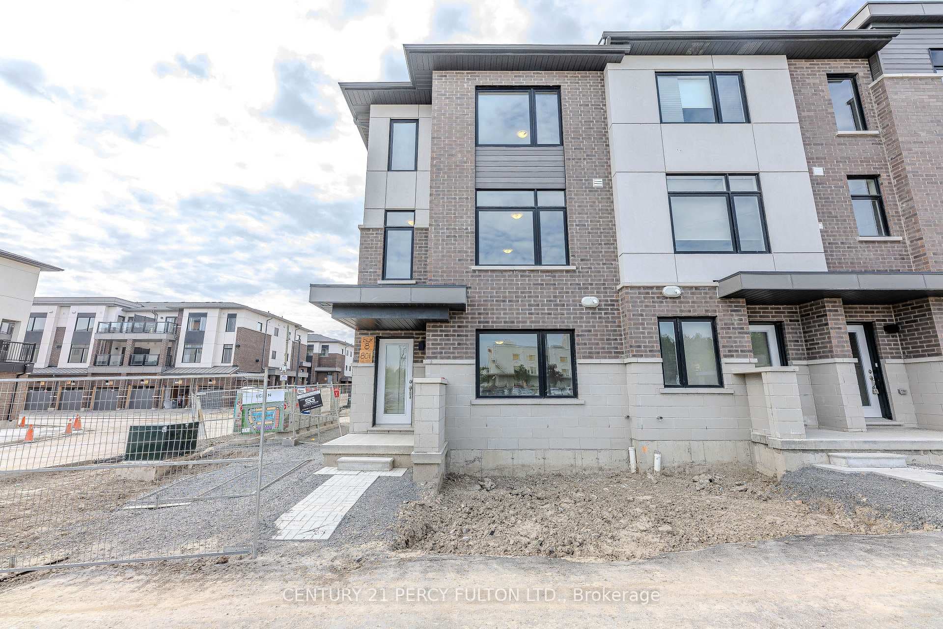 1695 Dersan Street Unit 809, Pickering, ON L1V 2P8 - Photo 1