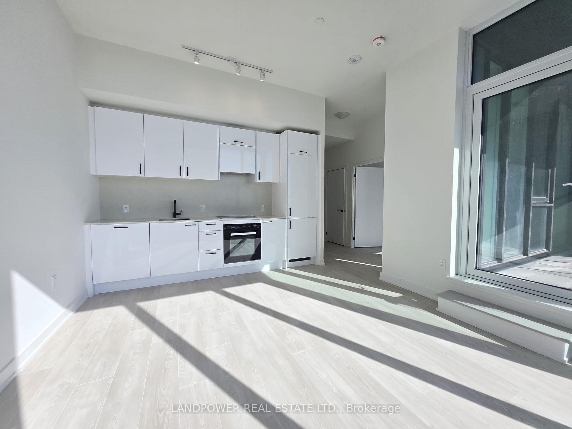 1 Quarrington Lane Unit 2705, Don Mills / Parkwoods / Victoria Village, ON M3C 0S4 - Photo 1