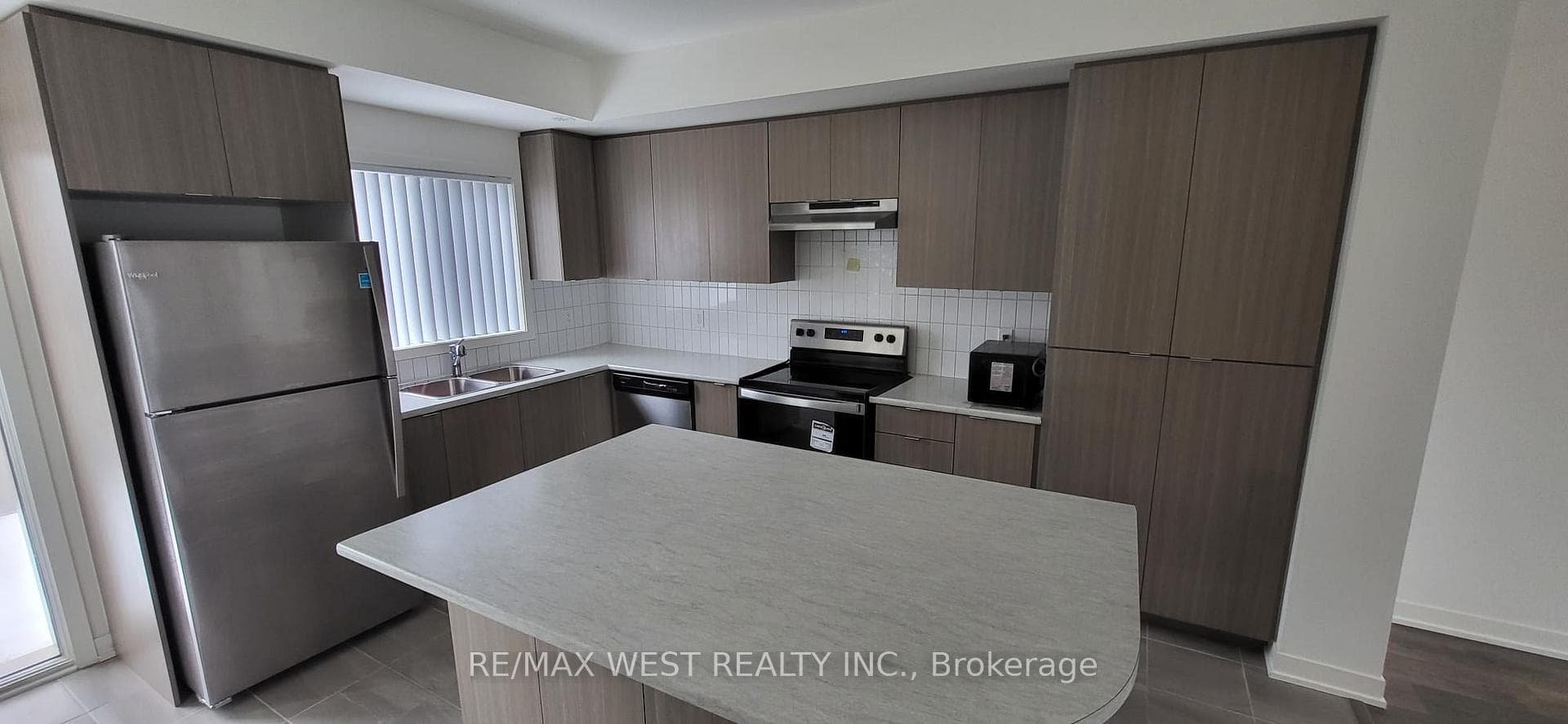 1525 Kingston Road Unit 606, Pickering, ON L1V 0E9 - Photo 1
