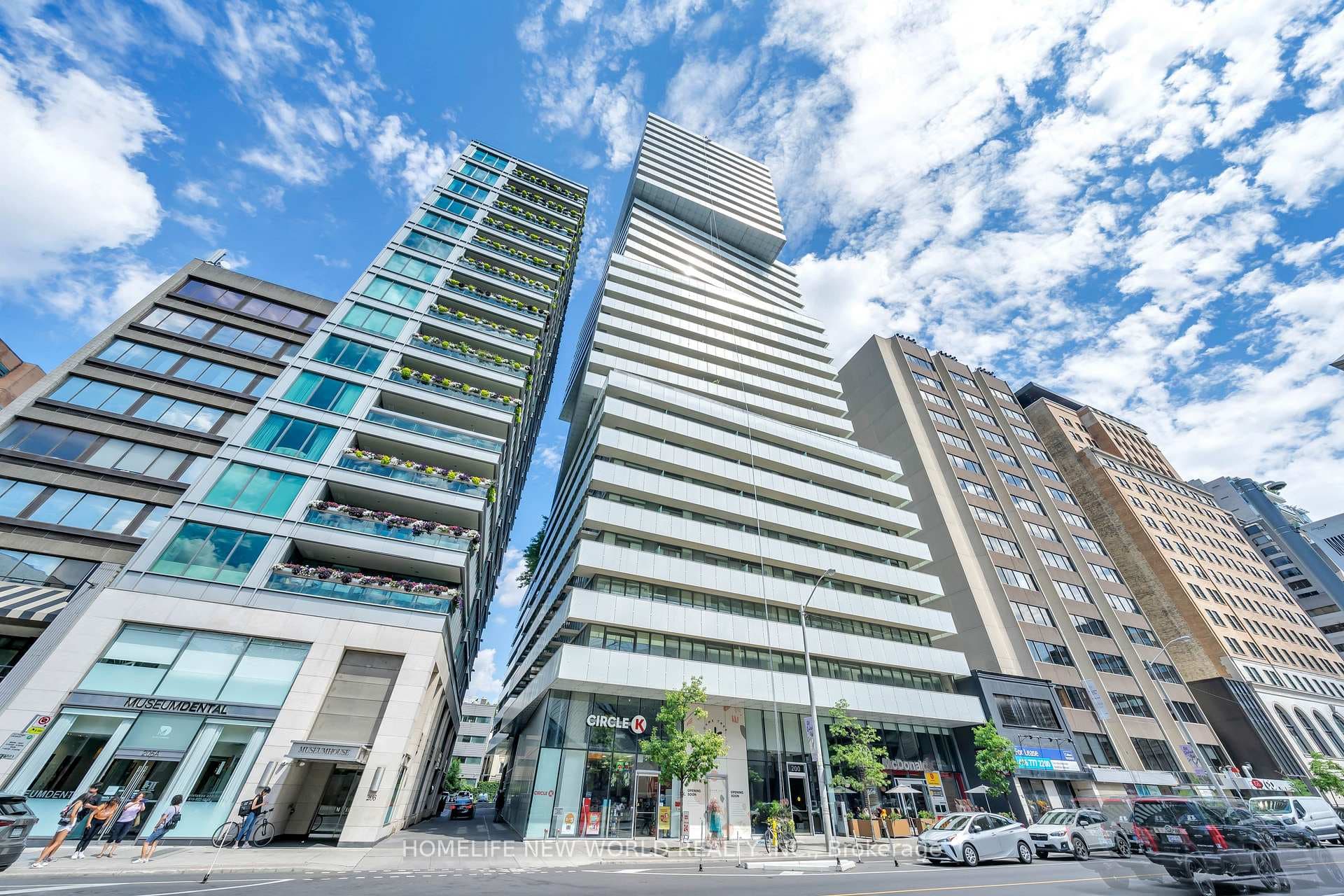 200 Bloor Street Unit 402, Annex / Yorkville / Summerhill, ON M5S 1T8 - Photo 1