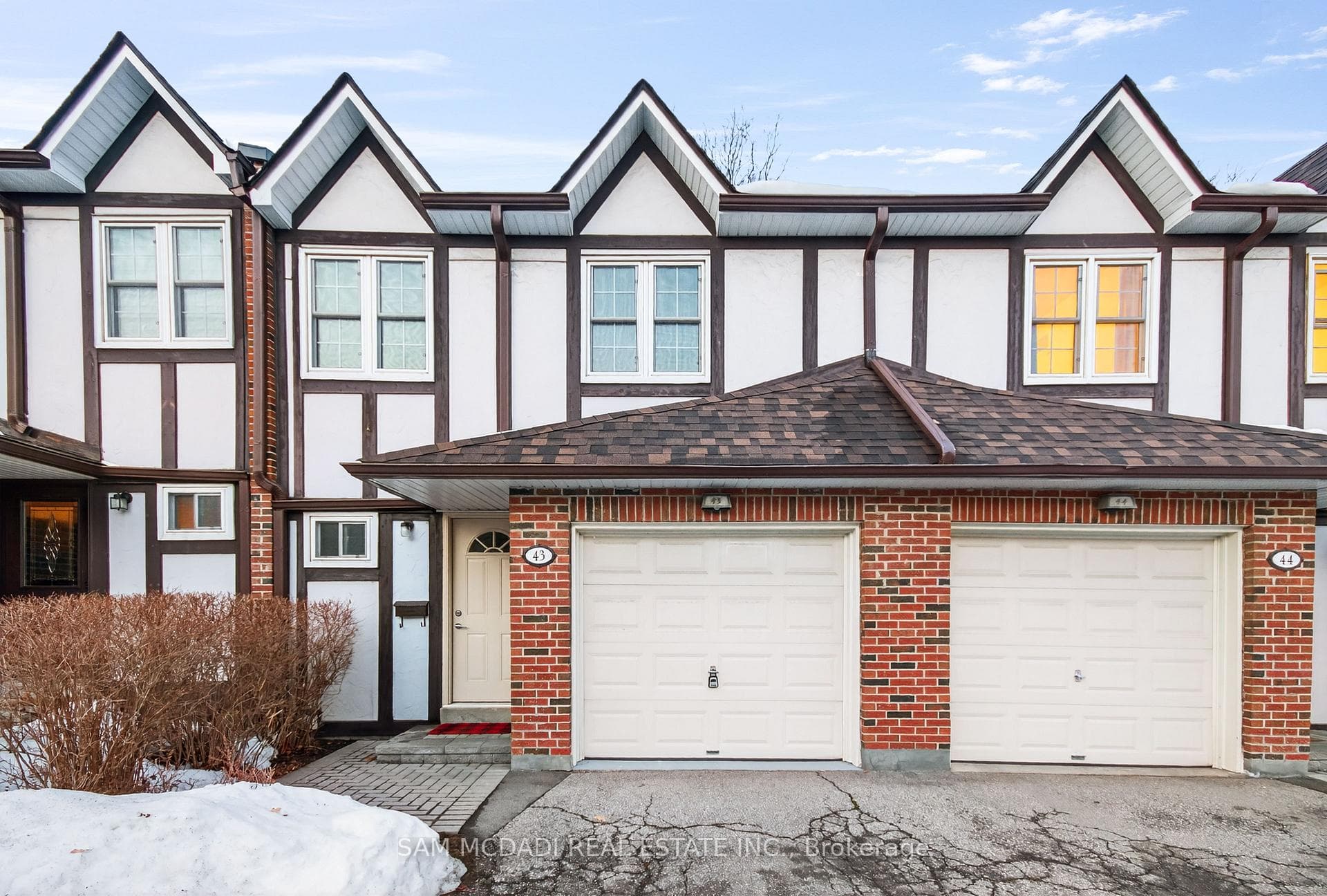 2120 Rathburn Road Unit 43, Mississauga, ON L4W 2S8 - Photo 1