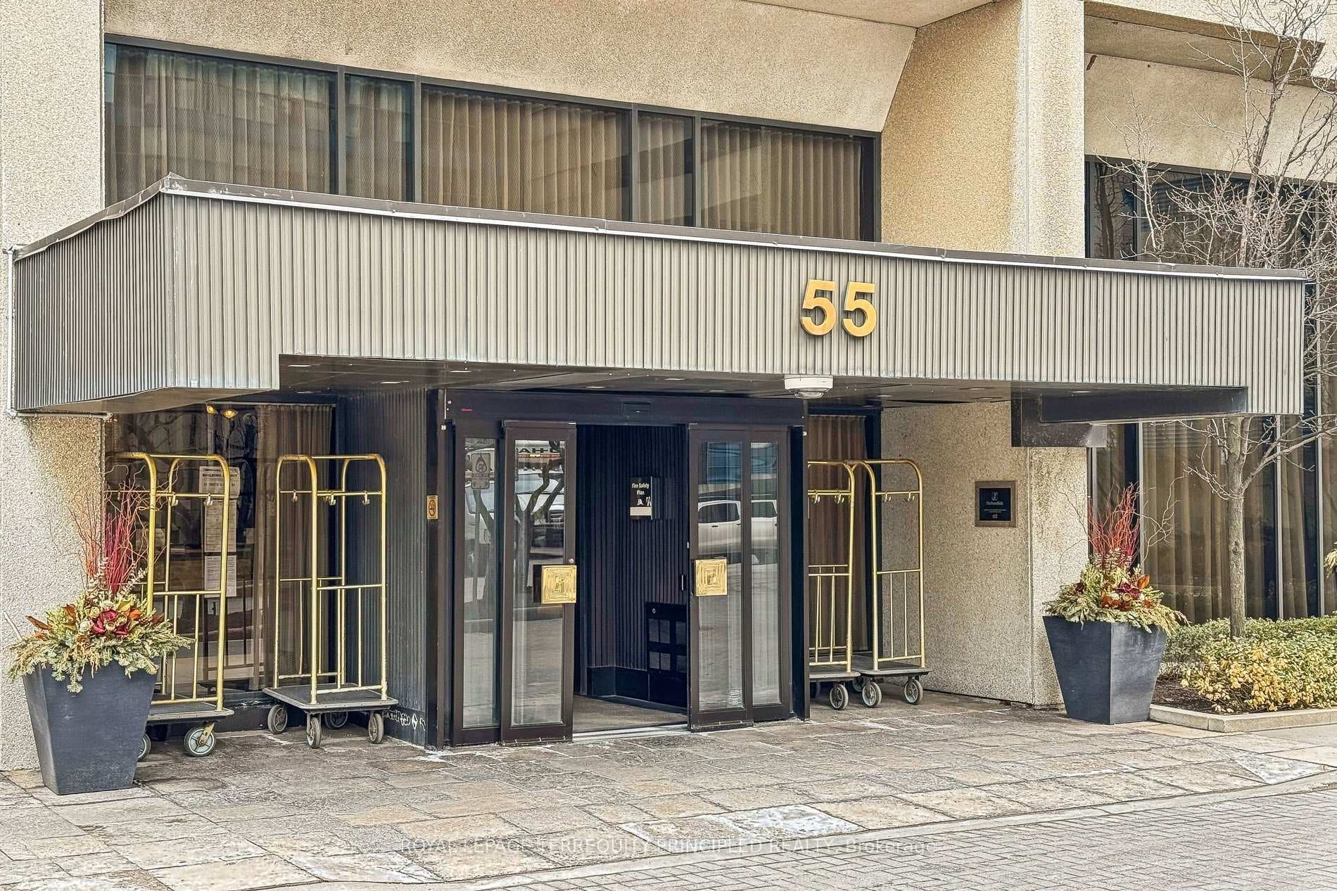 55 Harbour Square Unit 3413, Downtown Toronto / Waterfront, ON M5J 2L1 - Photo 1