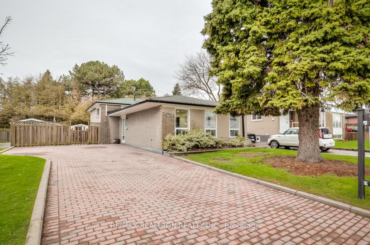 802 Modlin Road, Pickering, ON L1W 1V3 - Photo 1