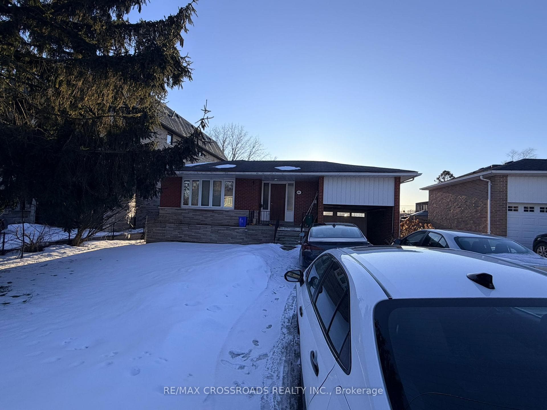 804 Fairview Avenue, Pickering, ON L1W 1M8 - Photo 1