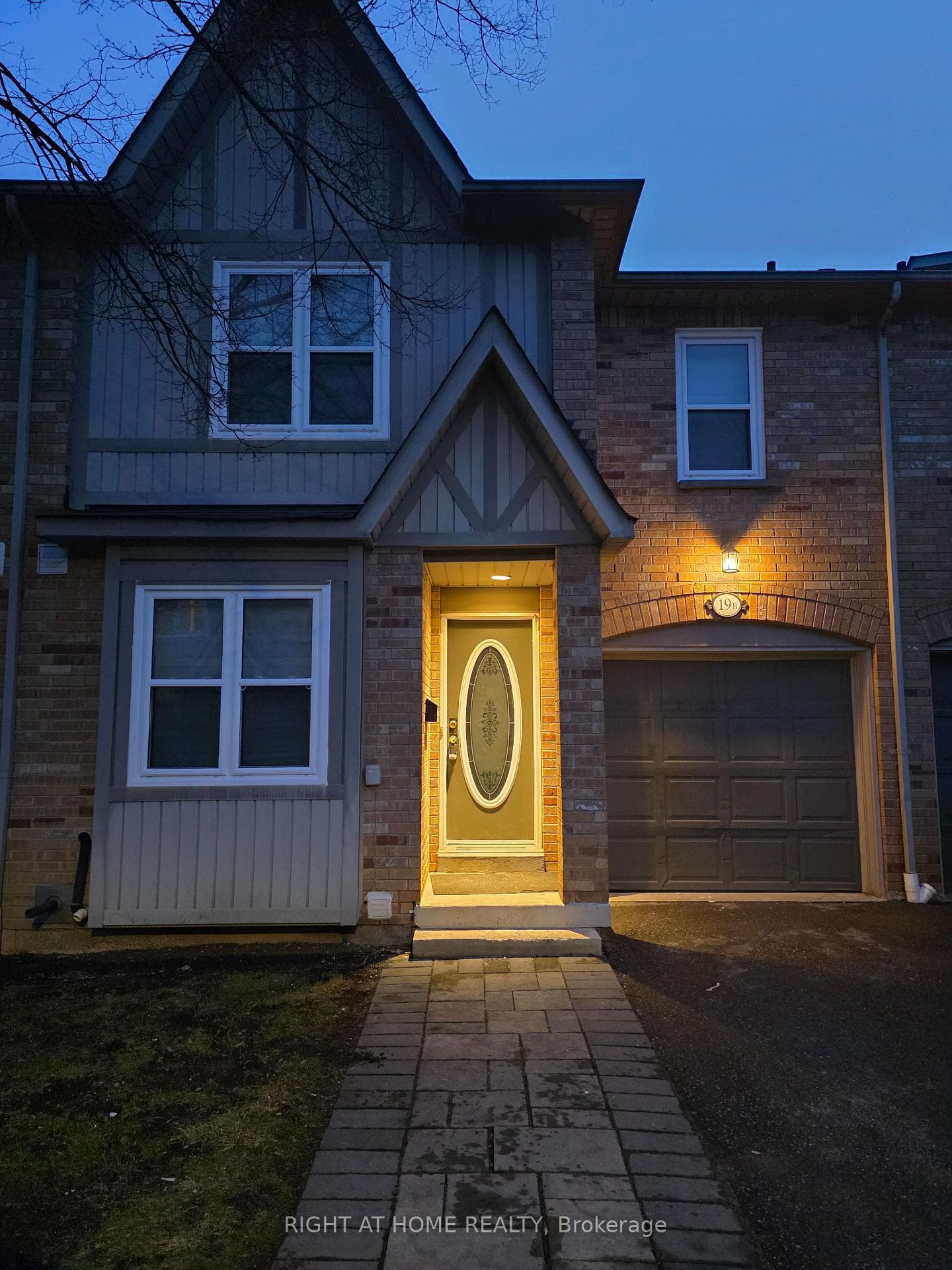5865 Dalebrook Crescent Unit 19B, Mississauga, ON L5M 5X1 - Photo 1