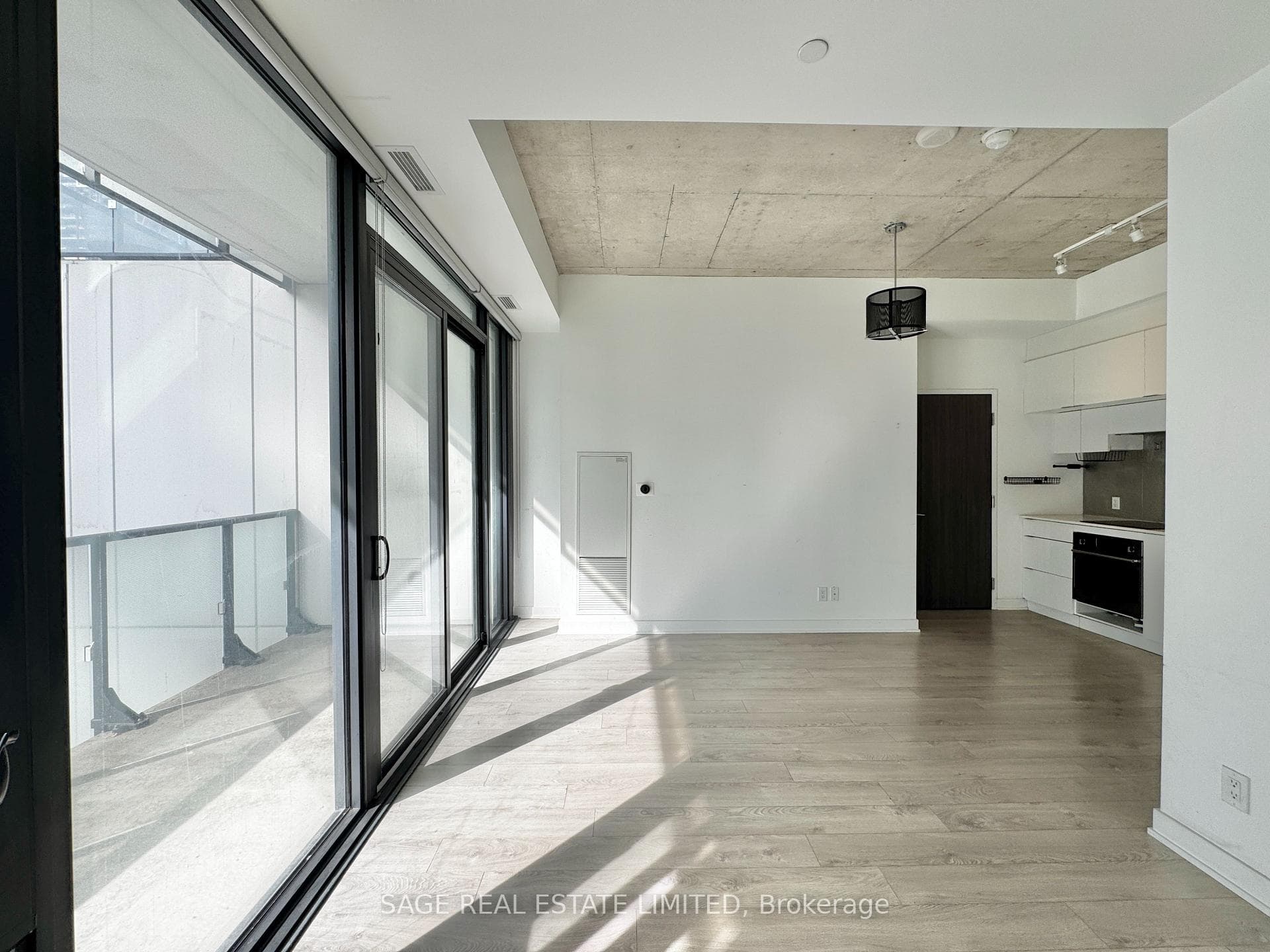 185 Roehampton Avenue Unit 602, Leaside / Davisville, ON M4P 0C6 - Photo 1