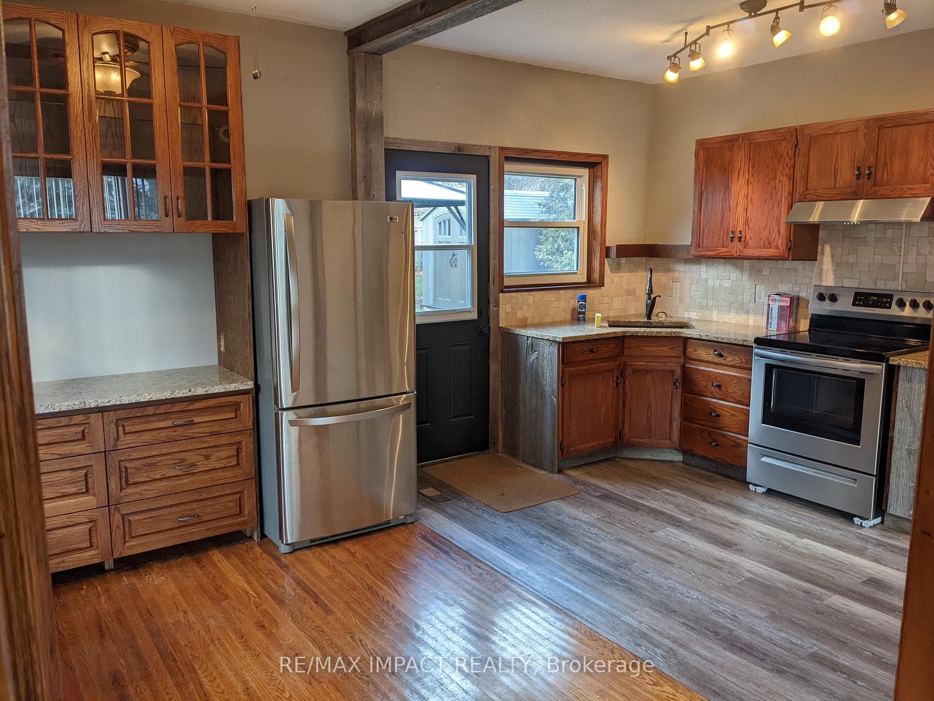 806 Stone Street, Oshawa, ON L1J 1A8 - Photo 1