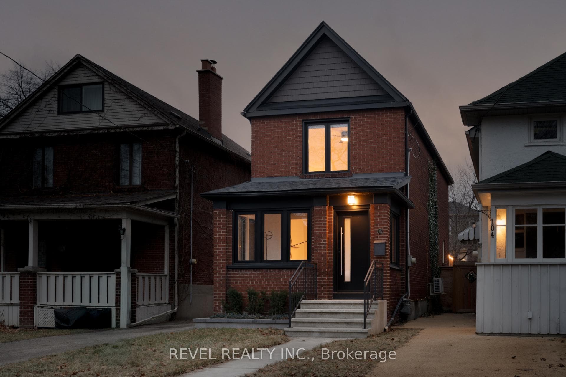 102 Eighth Street, Toronto W06