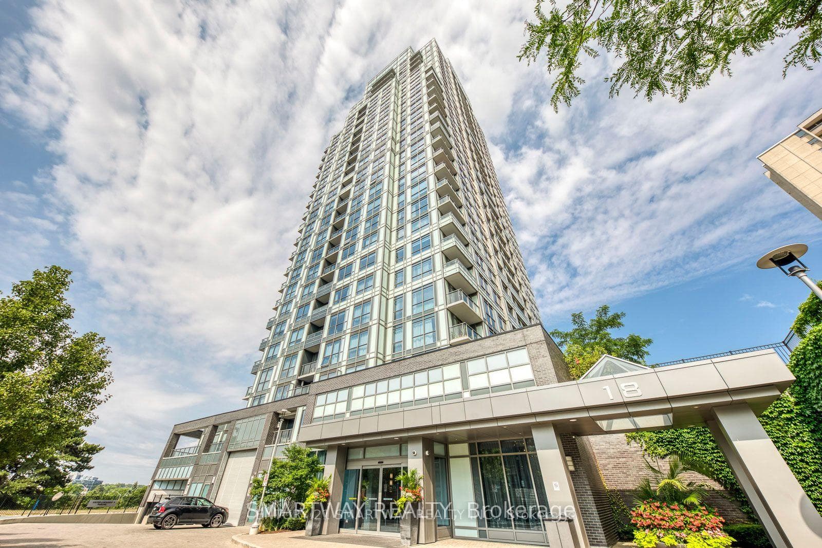 18 Graydon Hall Drive Unit 905, Don Mills / Parkwoods / Victoria Village, ON M3A 0A4 - Photo 1