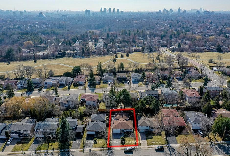 25 Unicorn Avenue, Hillcrest Village / Bayview Village, ON M2K 2L3 - Photo 1