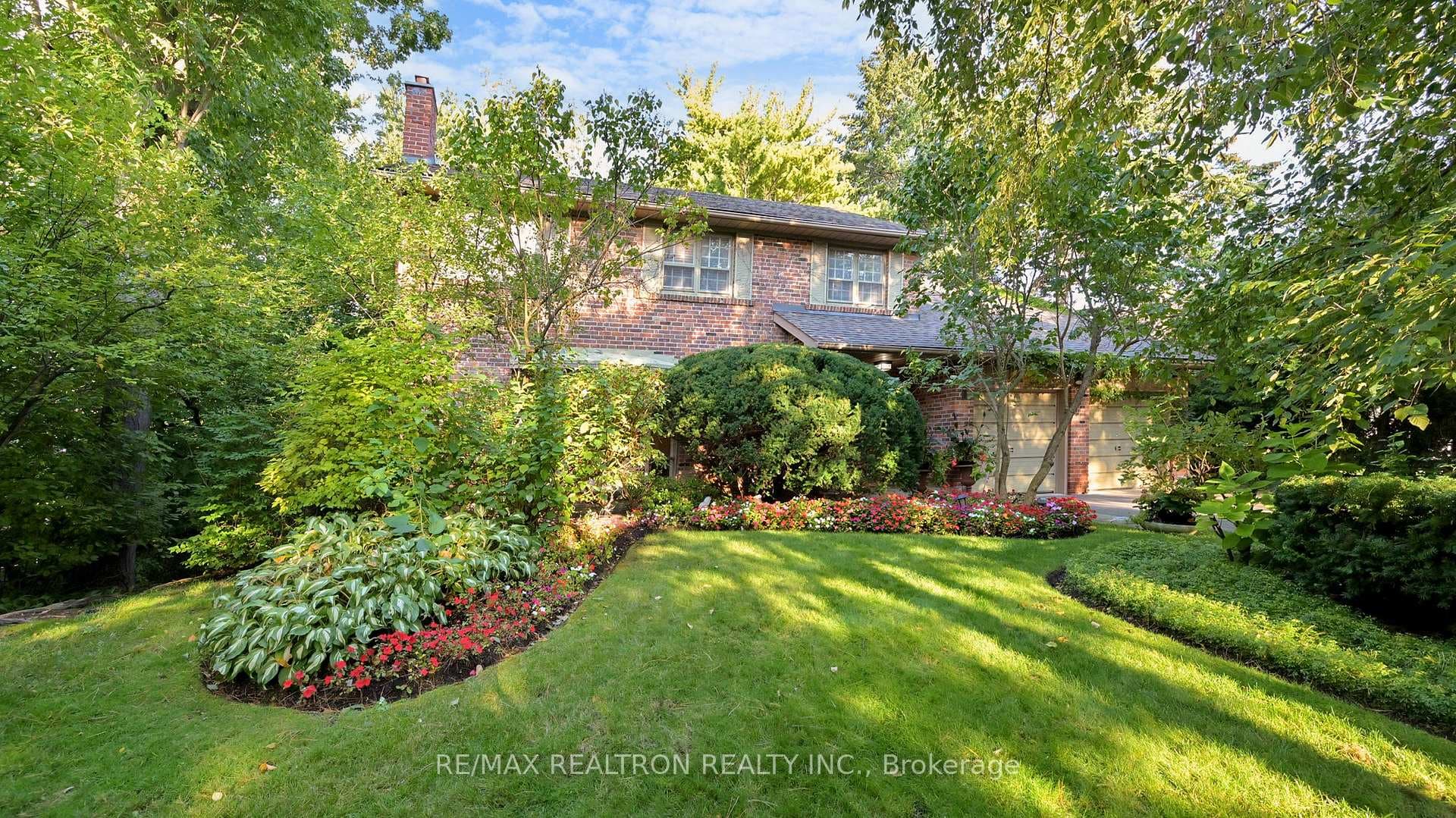 1 Vyner Road, Bridle Path / York Mills / Hoggs Hollow, ON M2L 2N3 - Photo 1