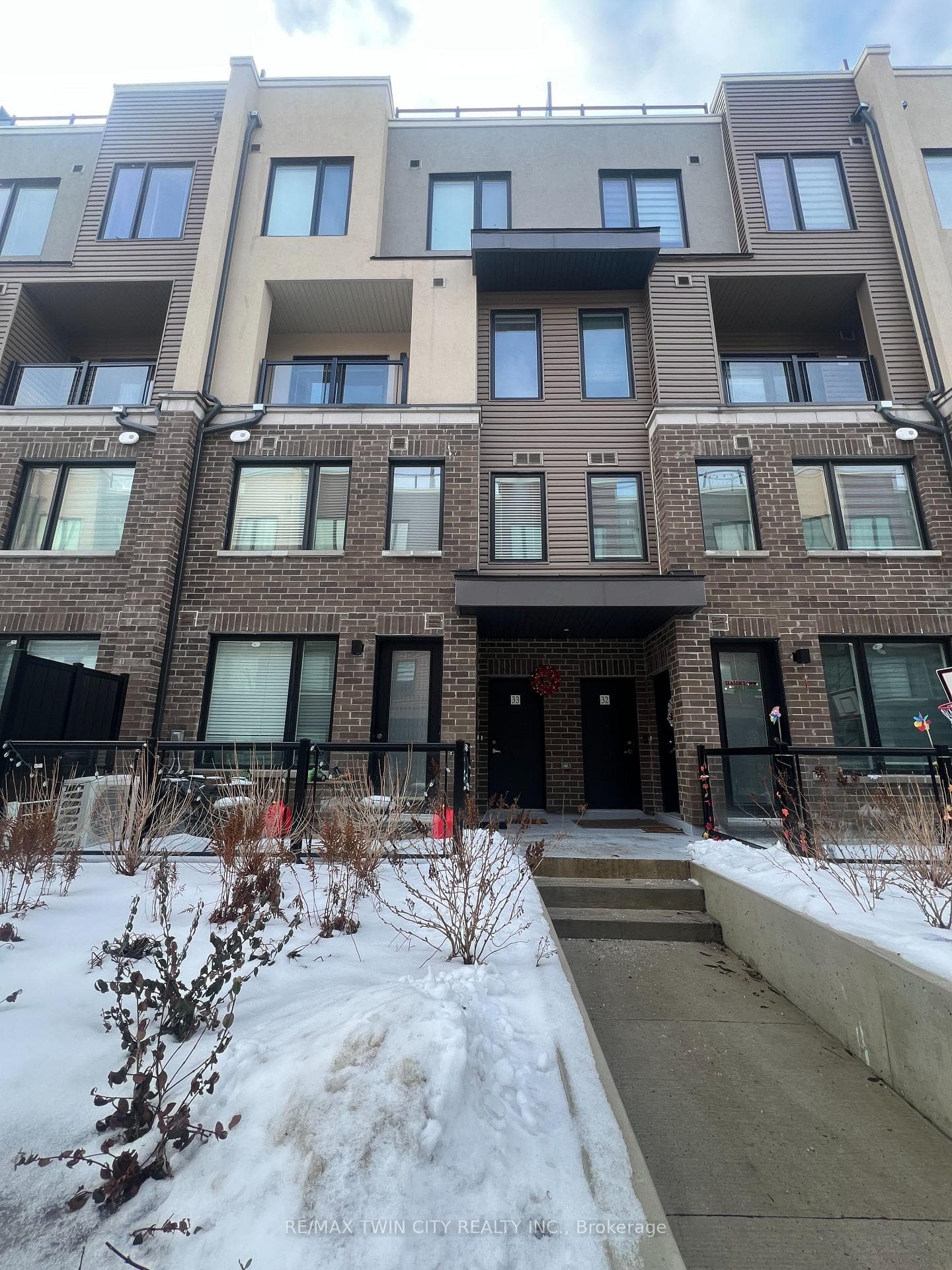 3550 Colonial Drive Unit 32, Mississauga, ON L5L 0C1 - Photo 1