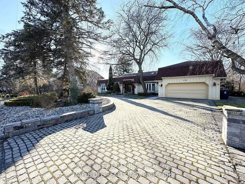 16 Brian Cliff Drive, Don Mills / Parkwoods / Victoria Village, ON M3B 2G2 - Photo 1