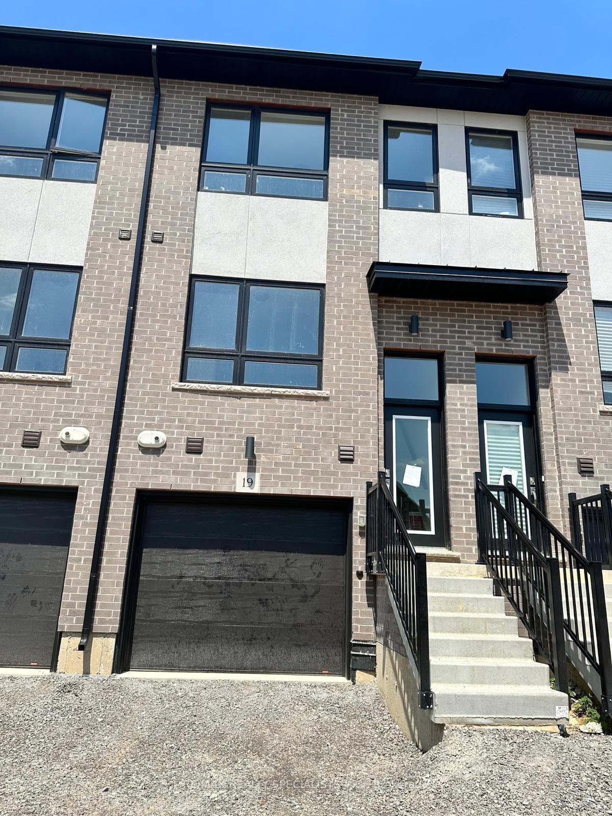 70 ALBRIGHT Road Unit MAIN & 2ND, Brampton, ON L6X 5E1 - Photo 1